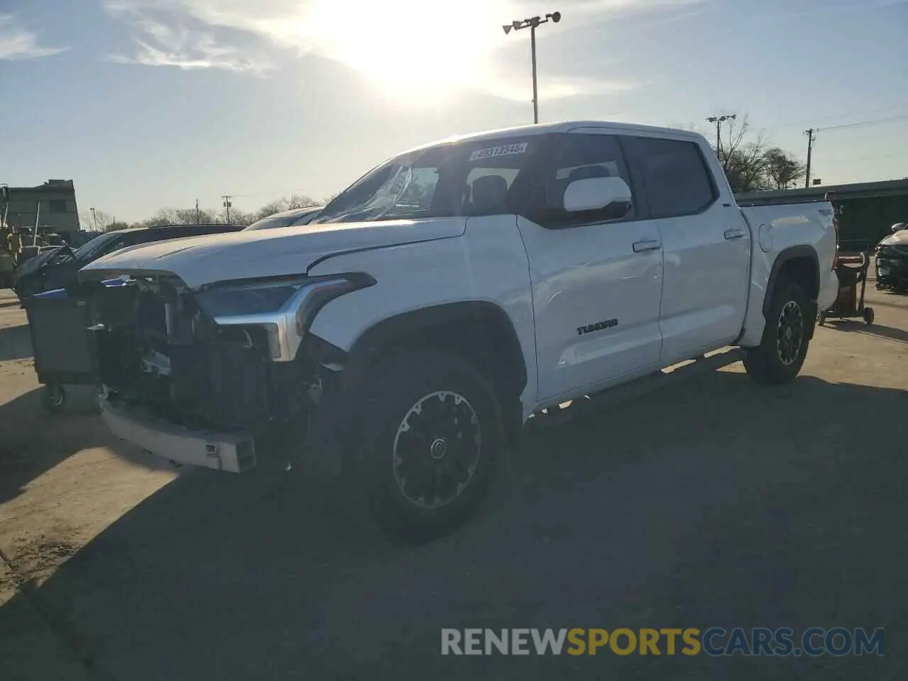 1 Photograph of a damaged car 5TFLA5AB5NX004275 TOYOTA TUNDRA 2022