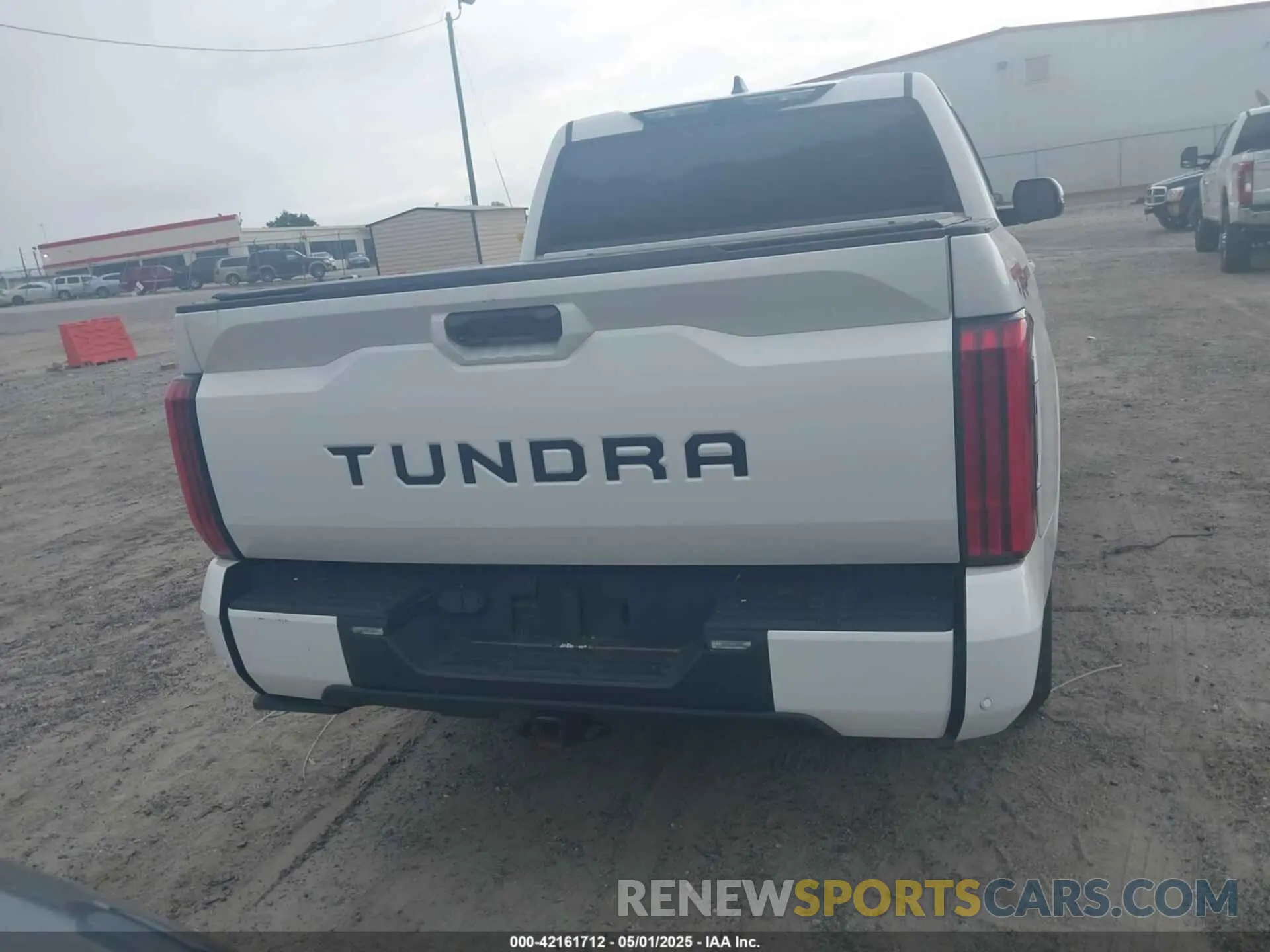 17 Photograph of a damaged car 5TFLA5AB5NX013672 TOYOTA TUNDRA 2022