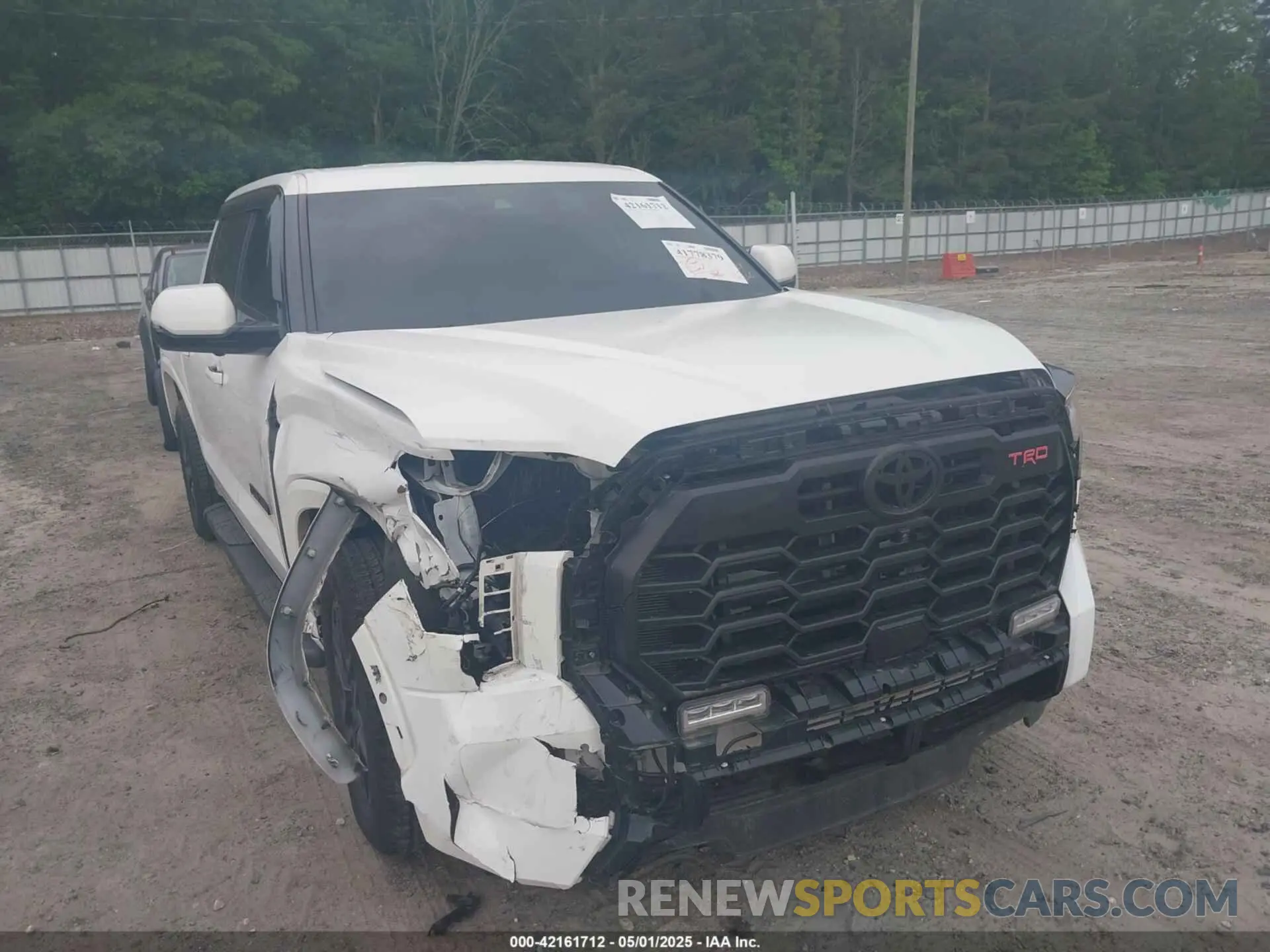 6 Photograph of a damaged car 5TFLA5AB5NX013672 TOYOTA TUNDRA 2022