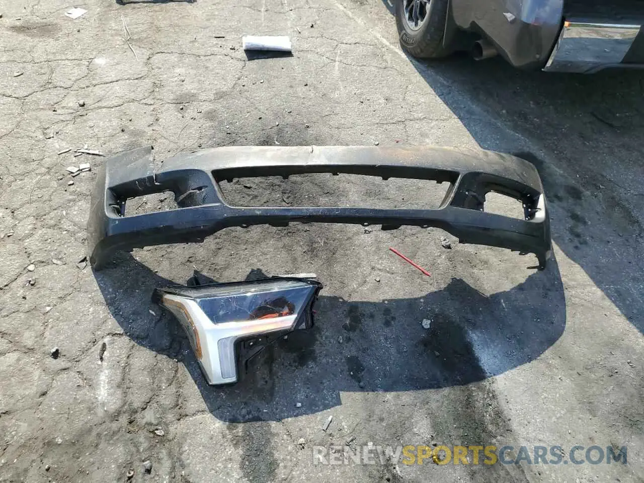 12 Photograph of a damaged car 5TFLA5AB6NX010098 TOYOTA TUNDRA 2022