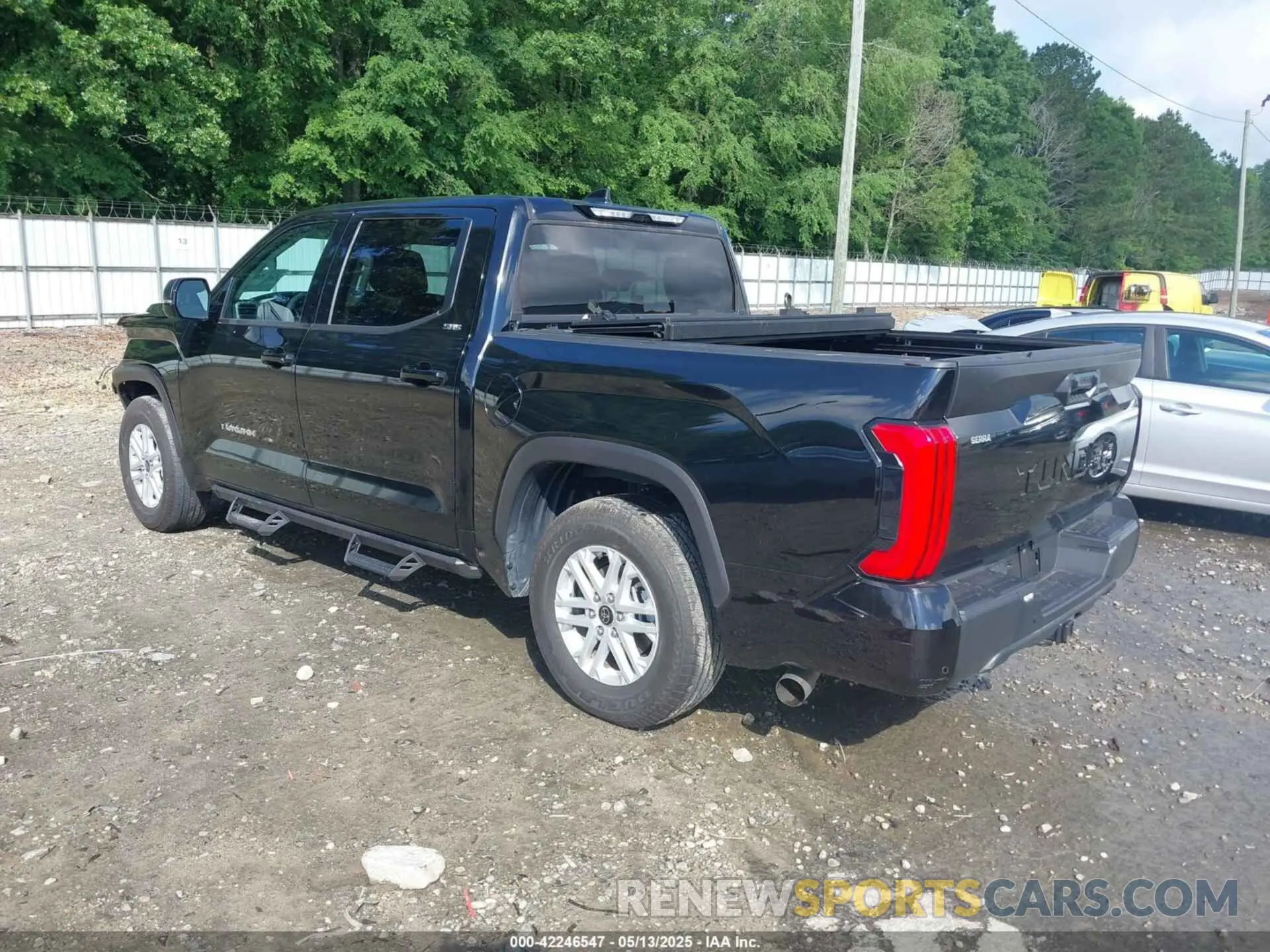 3 Photograph of a damaged car 5TFLA5AB7NX010692 TOYOTA TUNDRA 2022