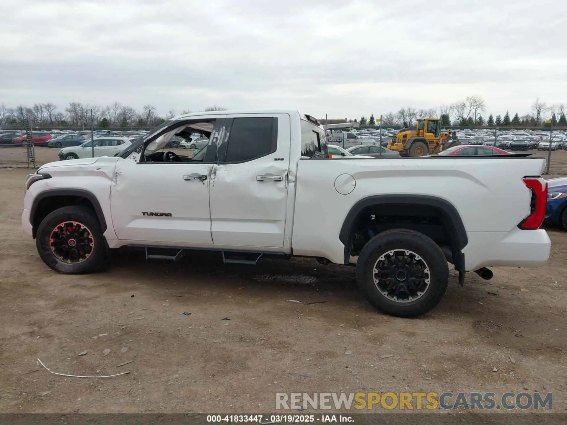 14 Photograph of a damaged car 5TFLA5DA5NX005641 TOYOTA TUNDRA 2022
