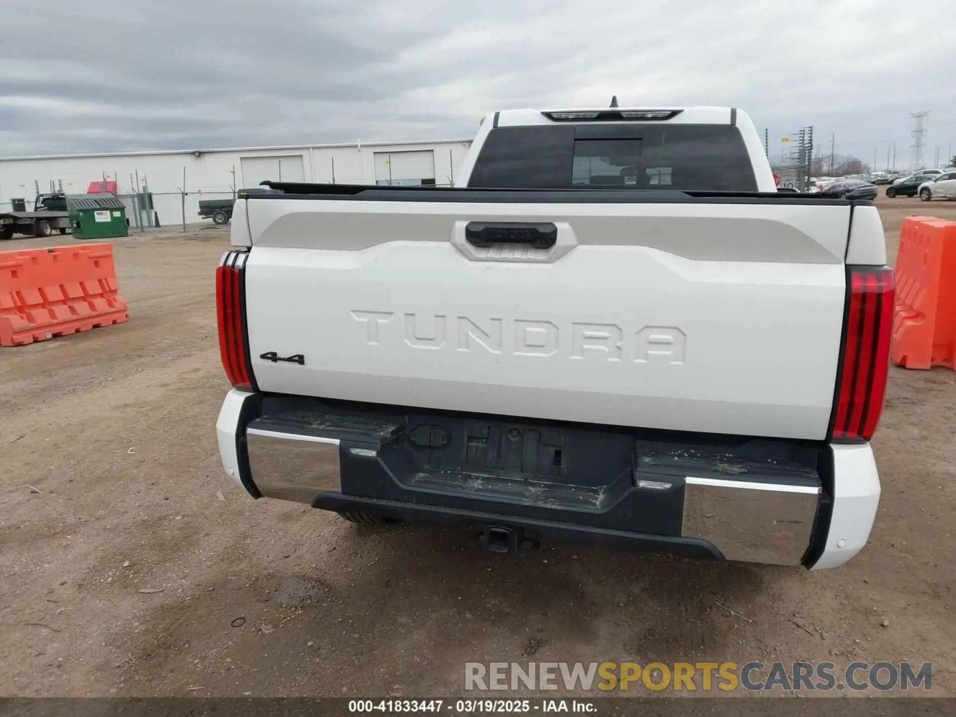 16 Photograph of a damaged car 5TFLA5DA5NX005641 TOYOTA TUNDRA 2022