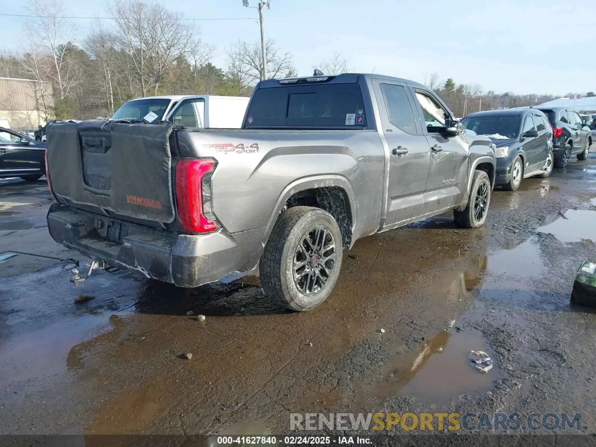 4 Photograph of a damaged car 5TFLA5DA7NX052363 TOYOTA TUNDRA 2022
