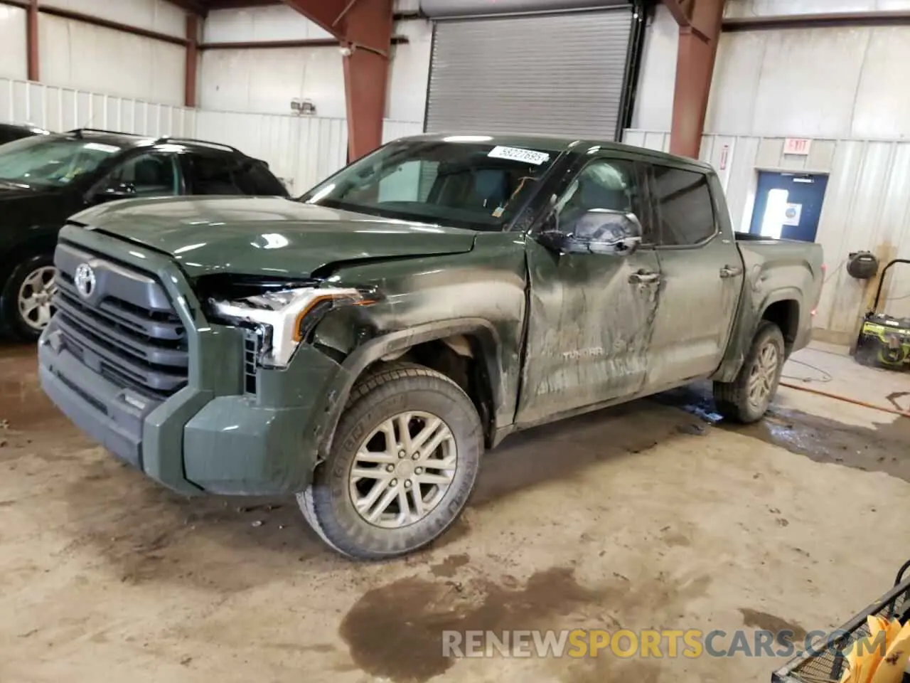 1 Photograph of a damaged car 5TFLA5DB0NX030133 TOYOTA TUNDRA 2022