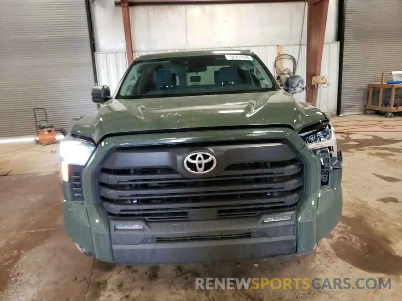 5 Photograph of a damaged car 5TFLA5DB0NX030133 TOYOTA TUNDRA 2022