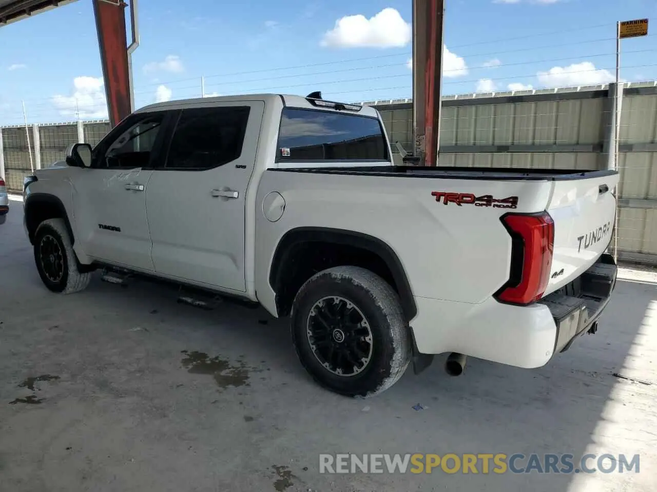 2 Photograph of a damaged car 5TFLA5DB0NX045411 TOYOTA TUNDRA 2022