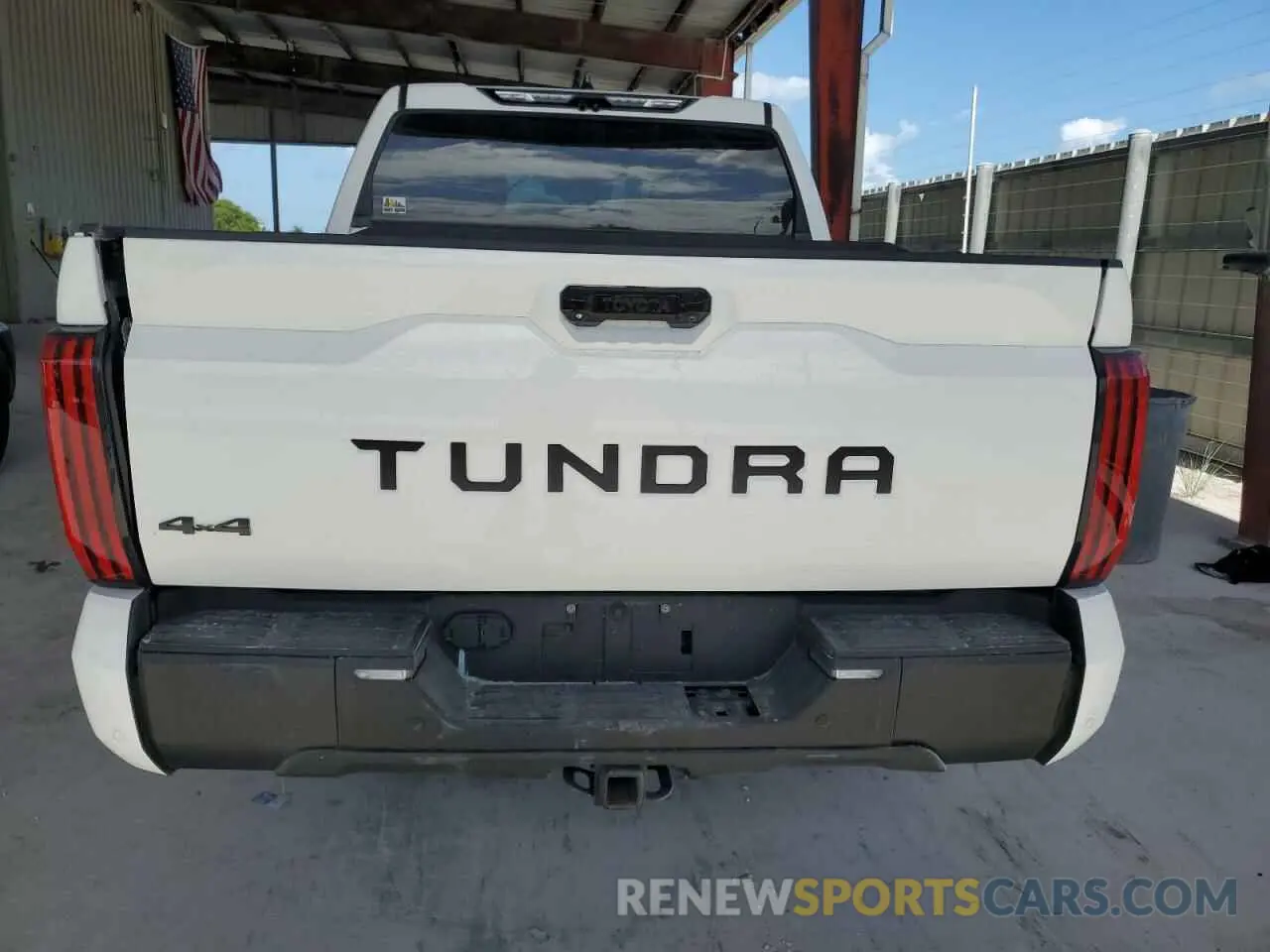 6 Photograph of a damaged car 5TFLA5DB0NX045411 TOYOTA TUNDRA 2022