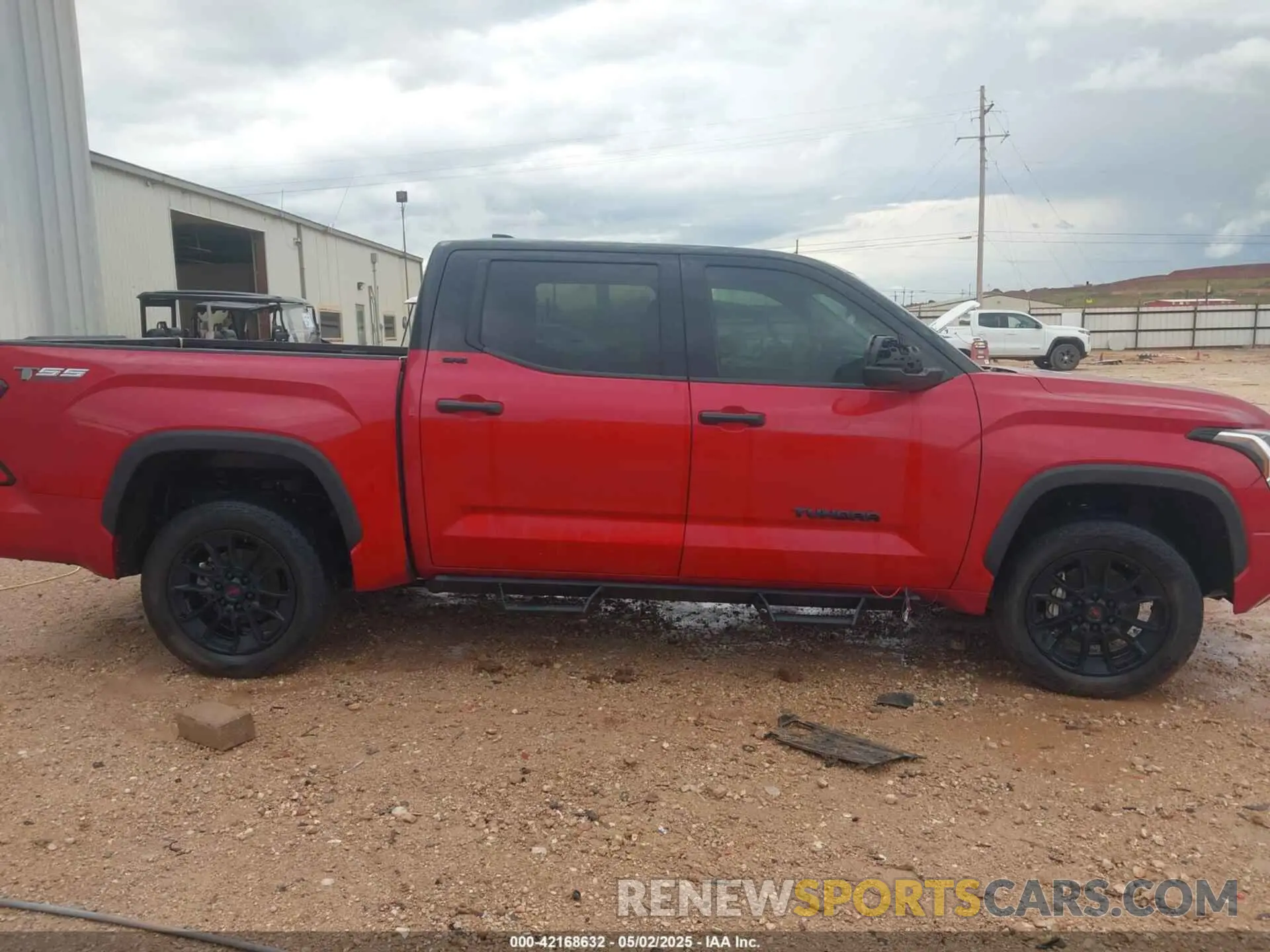 13 Photograph of a damaged car 5TFLA5DB1NX051170 TOYOTA TUNDRA 2022