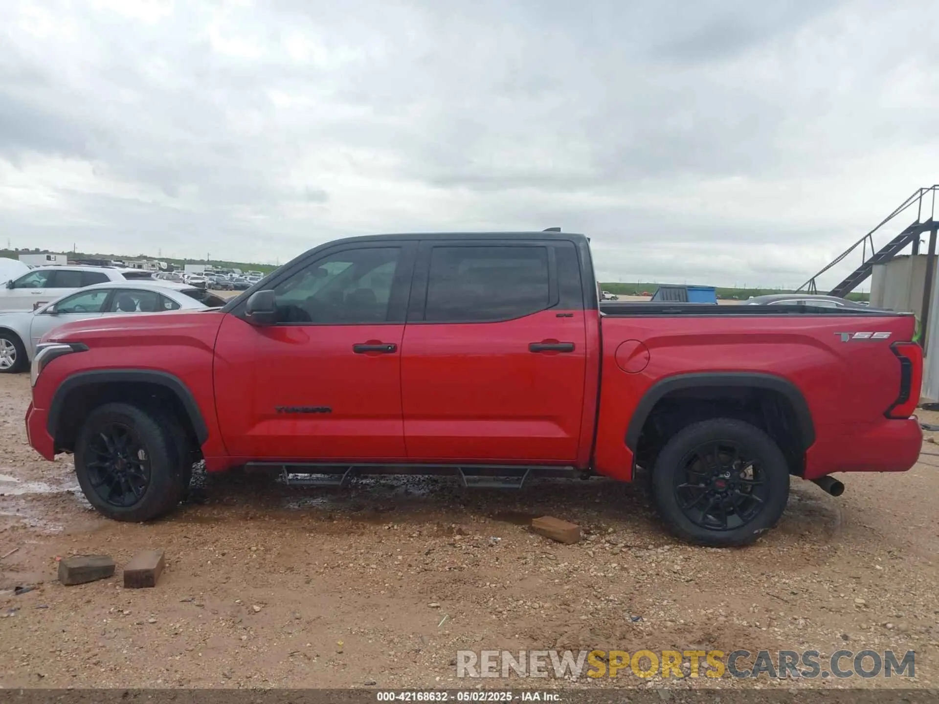 14 Photograph of a damaged car 5TFLA5DB1NX051170 TOYOTA TUNDRA 2022
