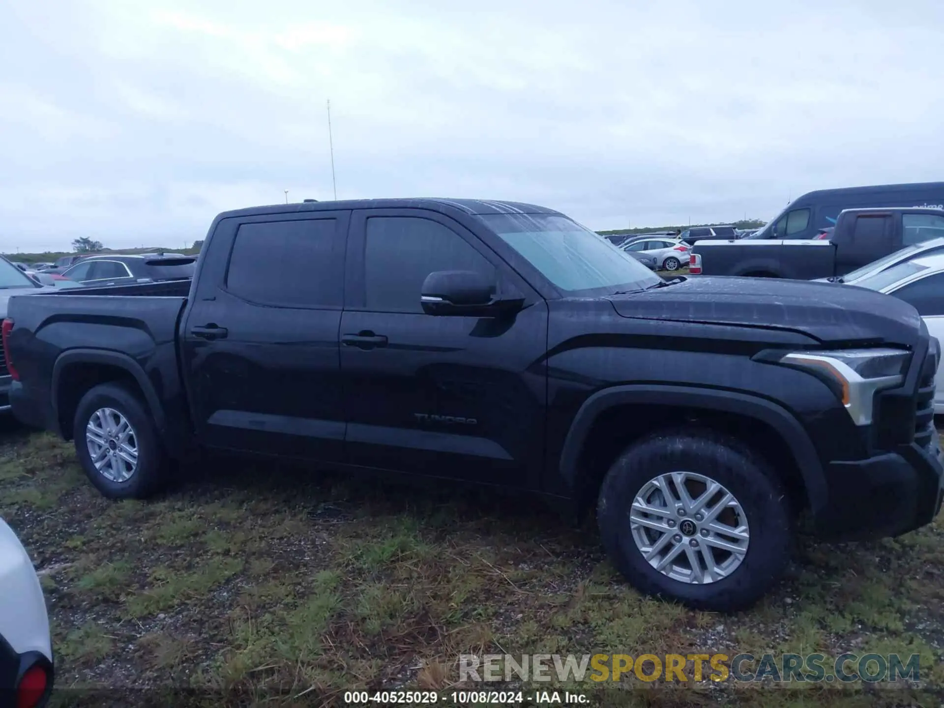 13 Photograph of a damaged car 5TFLA5DB1NX054893 TOYOTA TUNDRA 2022
