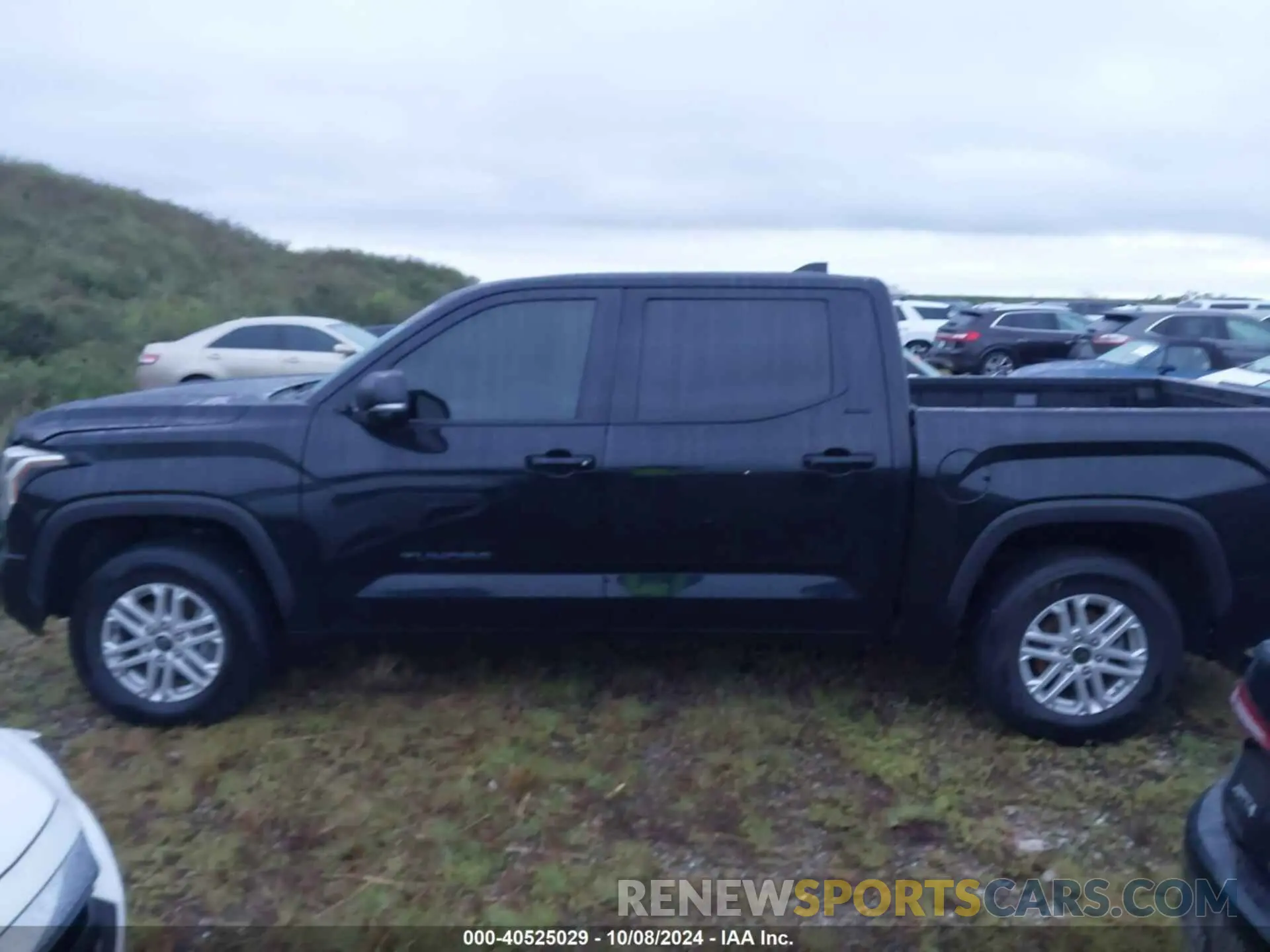 14 Photograph of a damaged car 5TFLA5DB1NX054893 TOYOTA TUNDRA 2022