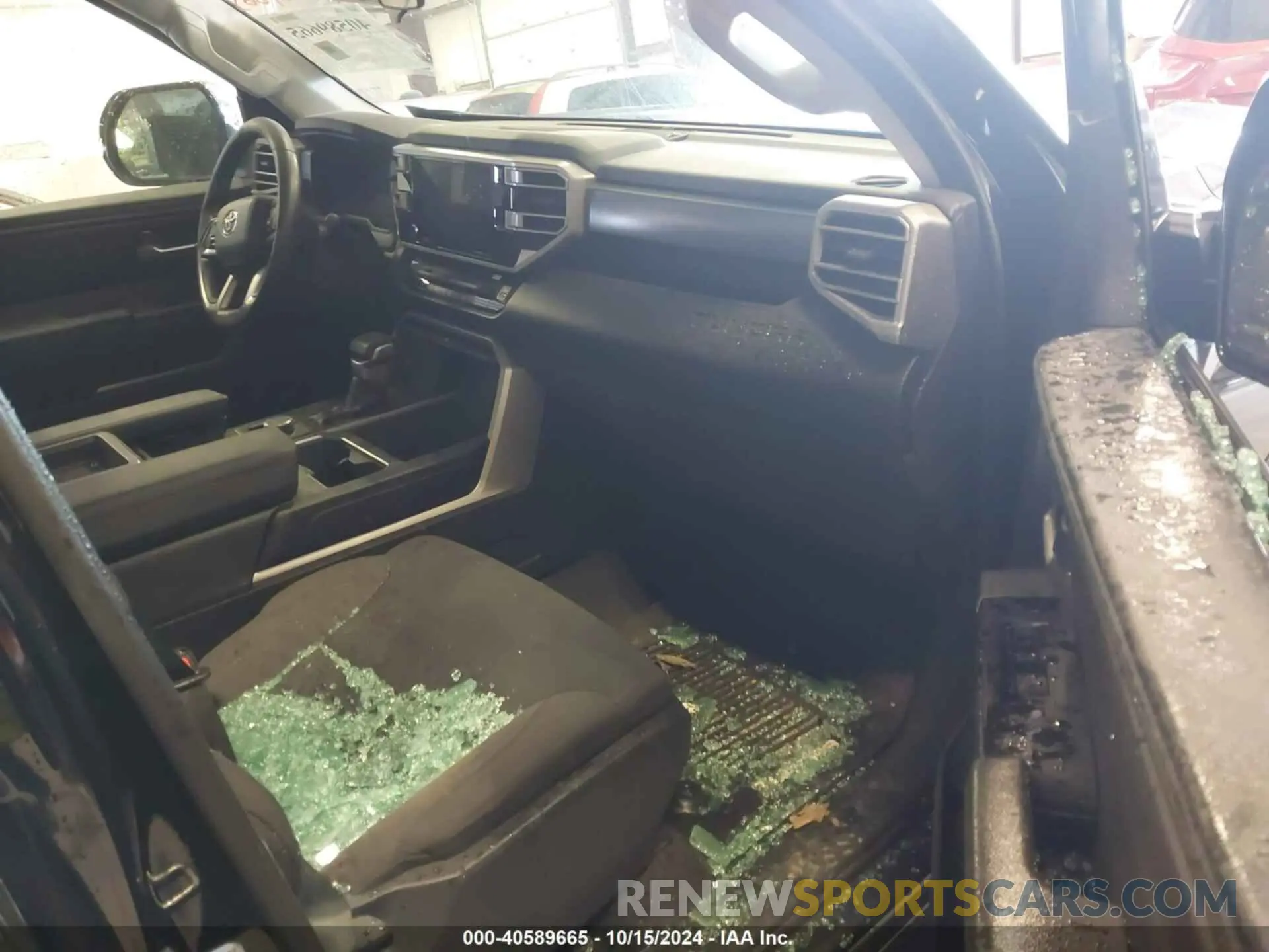 5 Photograph of a damaged car 5TFLA5DB2NX043272 TOYOTA TUNDRA 2022