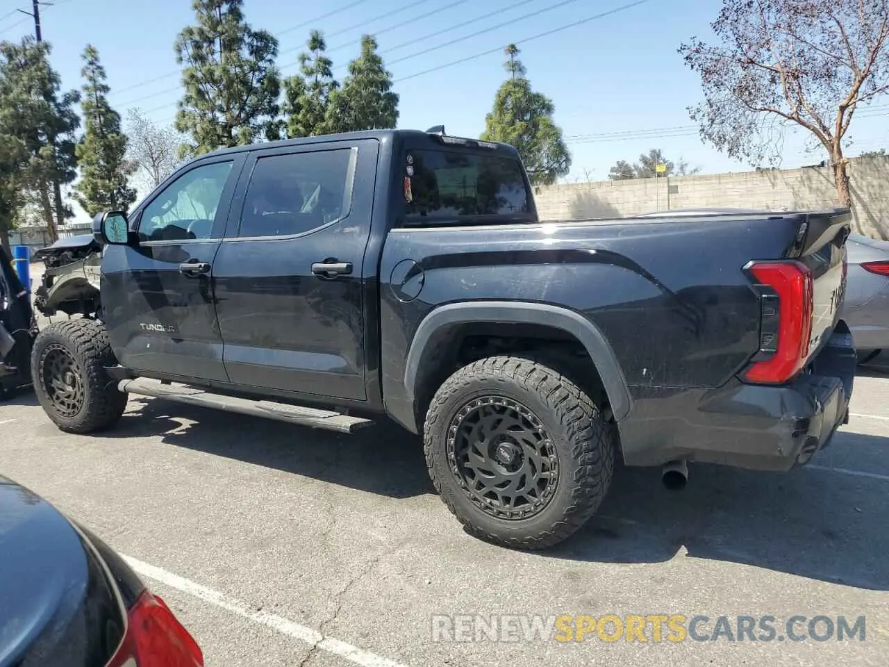2 Photograph of a damaged car 5TFLA5DB3NX027677 TOYOTA TUNDRA 2022
