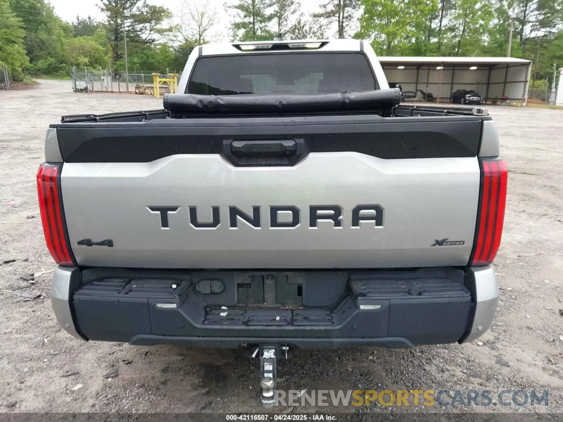 16 Photograph of a damaged car 5TFLA5DB4NX053351 TOYOTA TUNDRA 2022