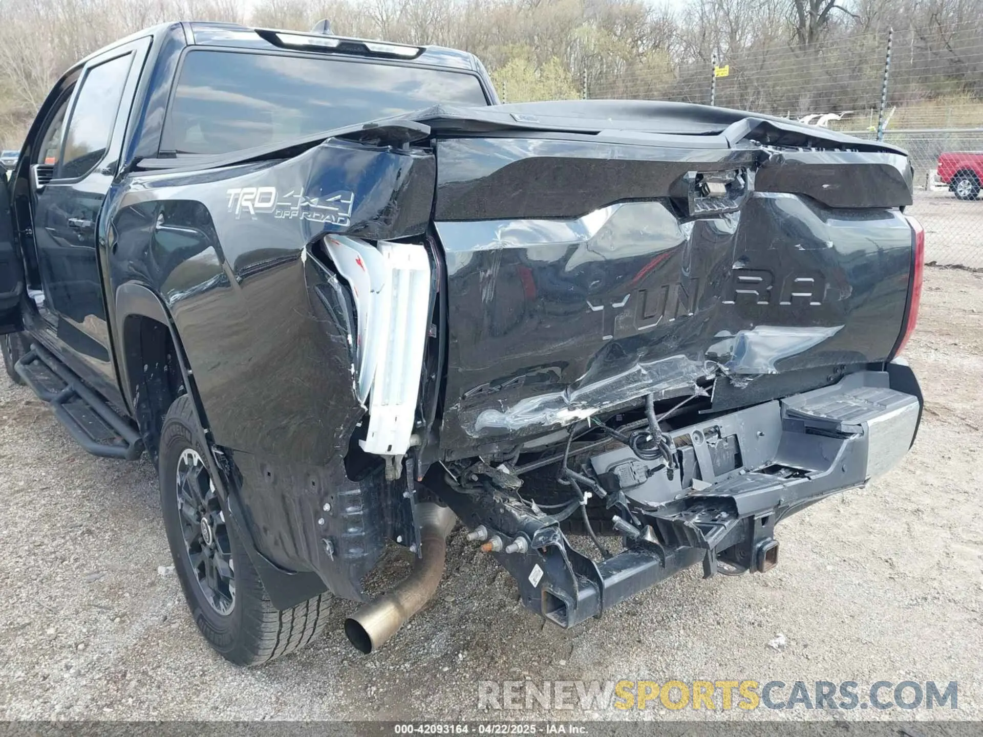 6 Photograph of a damaged car 5TFLA5DB5NX040513 TOYOTA TUNDRA 2022