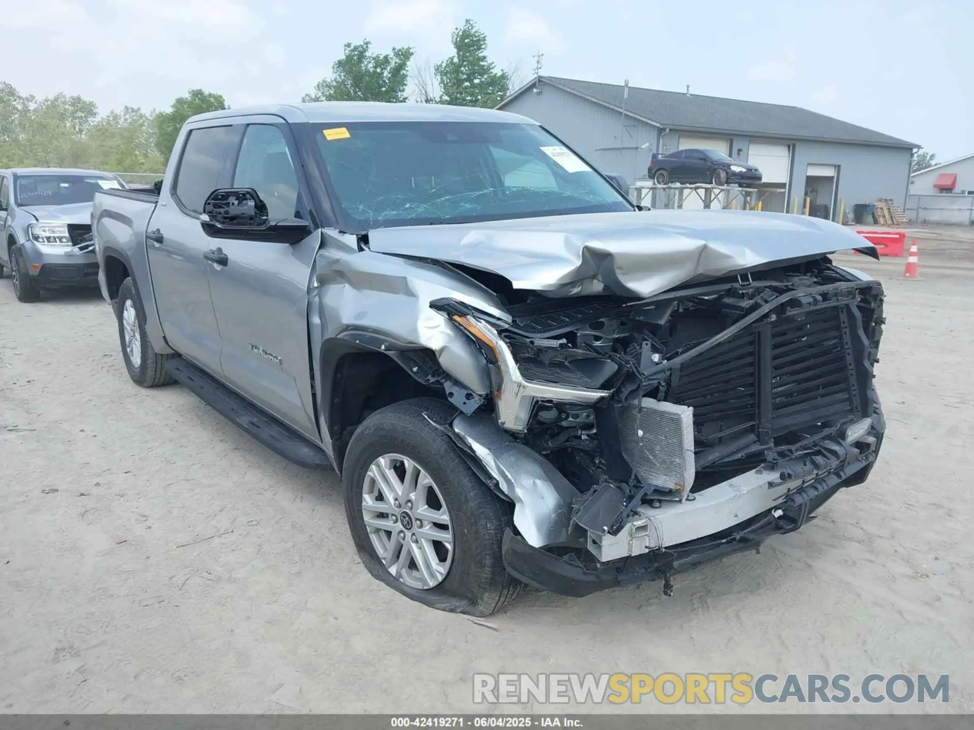 1 Photograph of a damaged car 5TFLA5DB7NX053845 TOYOTA TUNDRA 2022