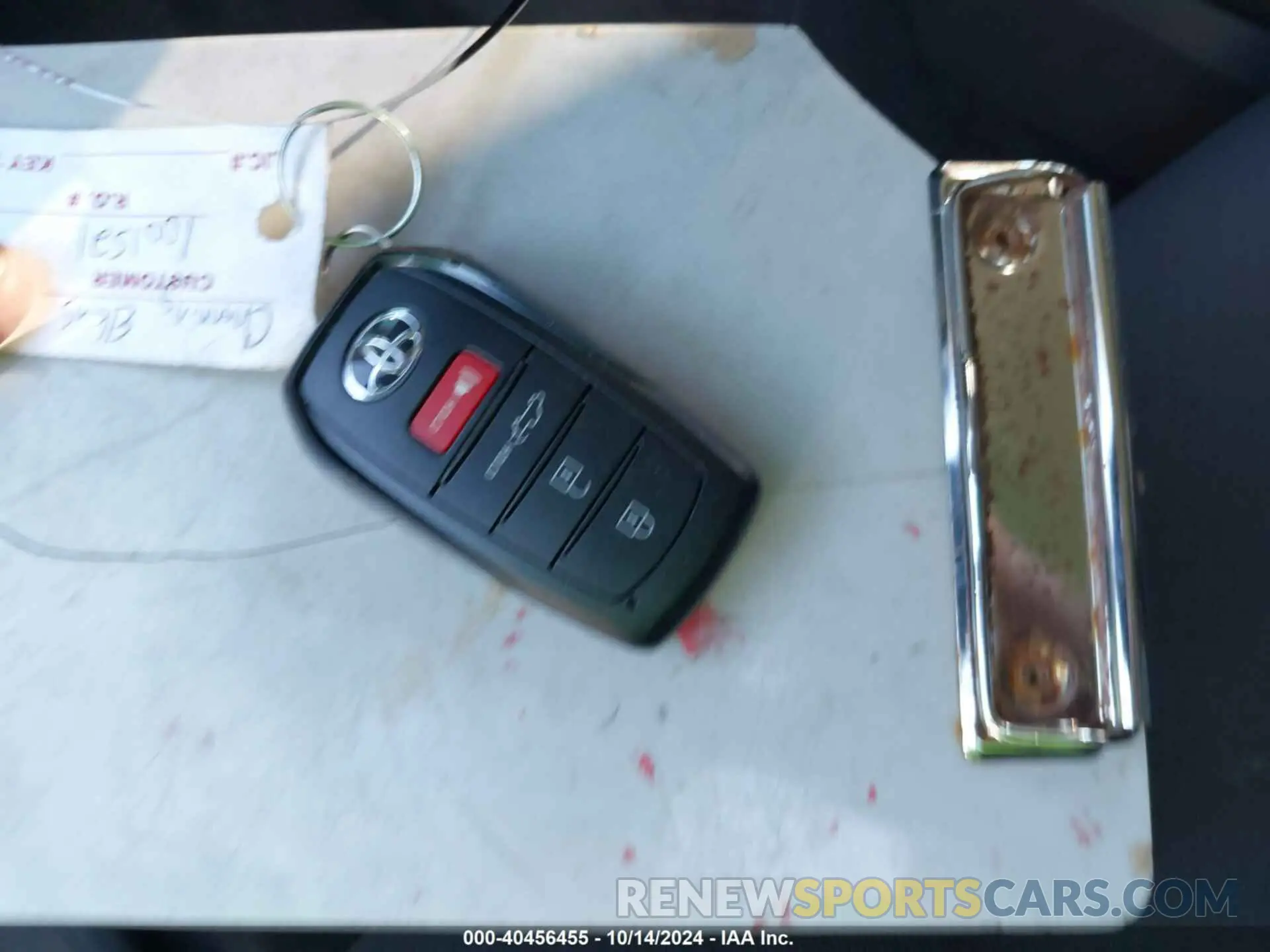 11 Photograph of a damaged car 5TFLA5DB9NX034083 TOYOTA TUNDRA 2022