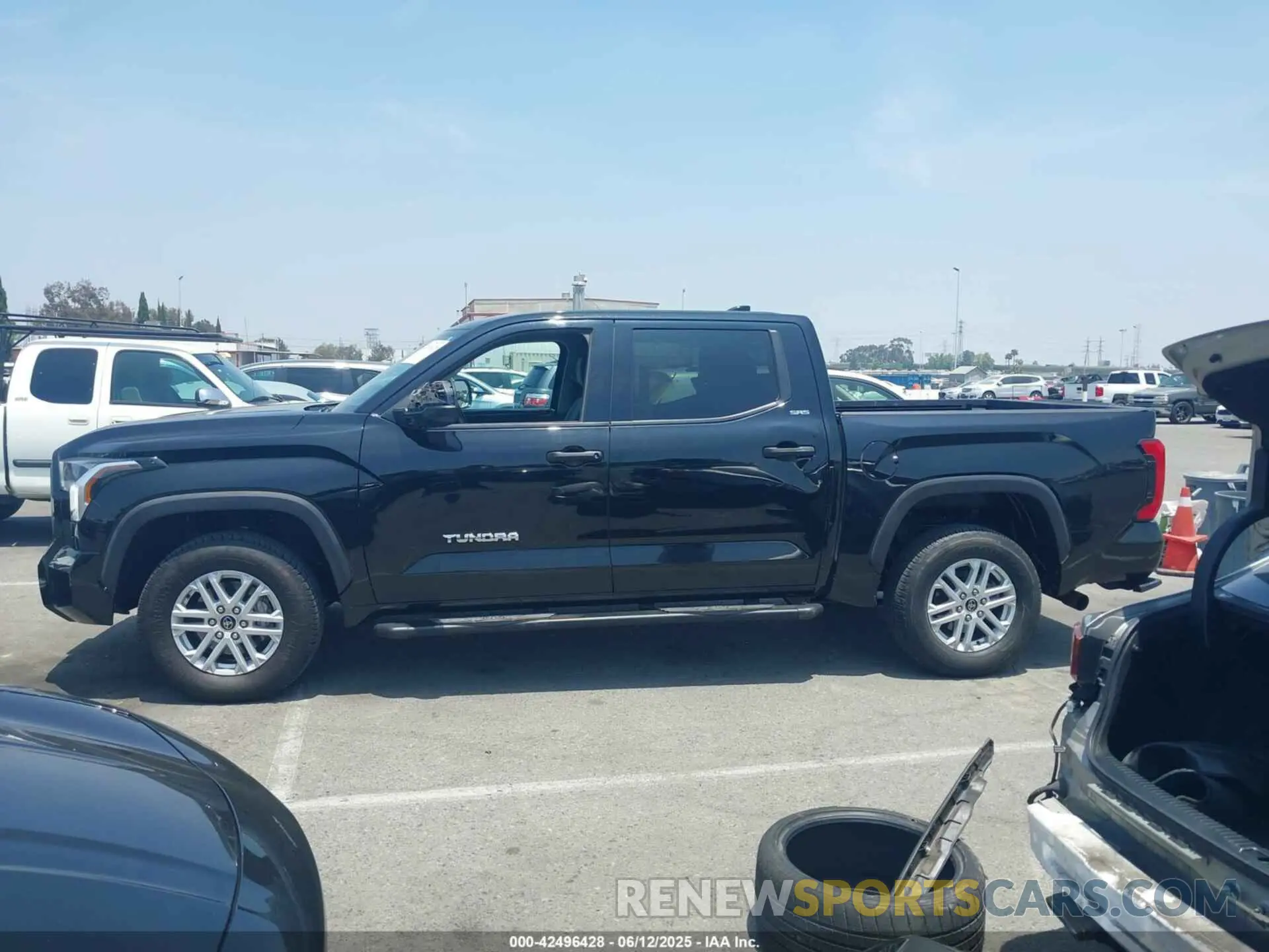14 Photograph of a damaged car 5TFLA5DB9NX044273 TOYOTA TUNDRA 2022