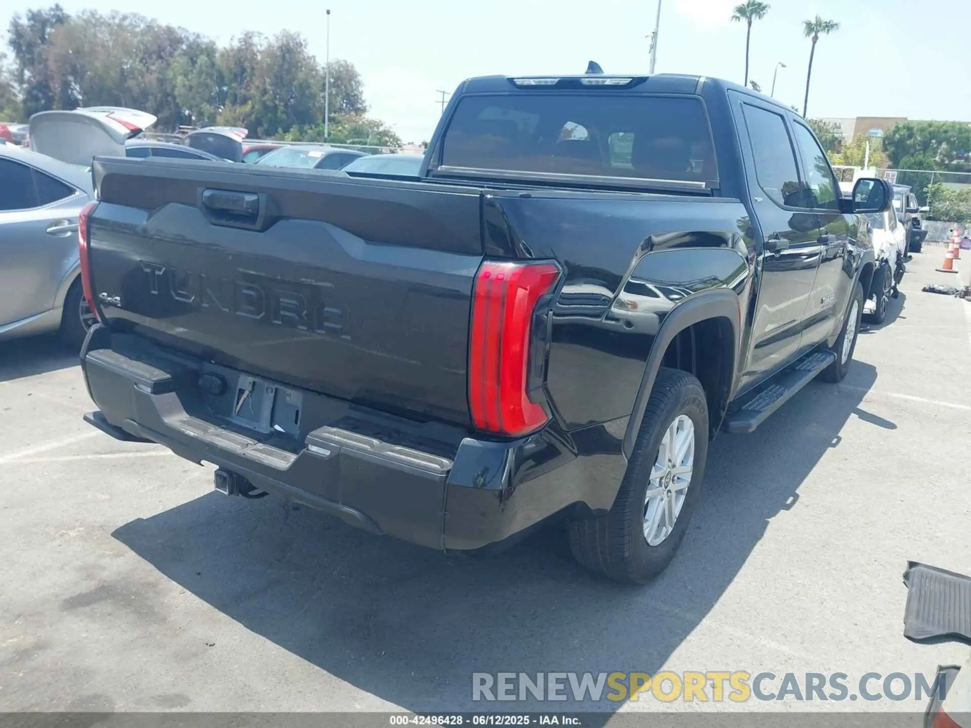 4 Photograph of a damaged car 5TFLA5DB9NX044273 TOYOTA TUNDRA 2022