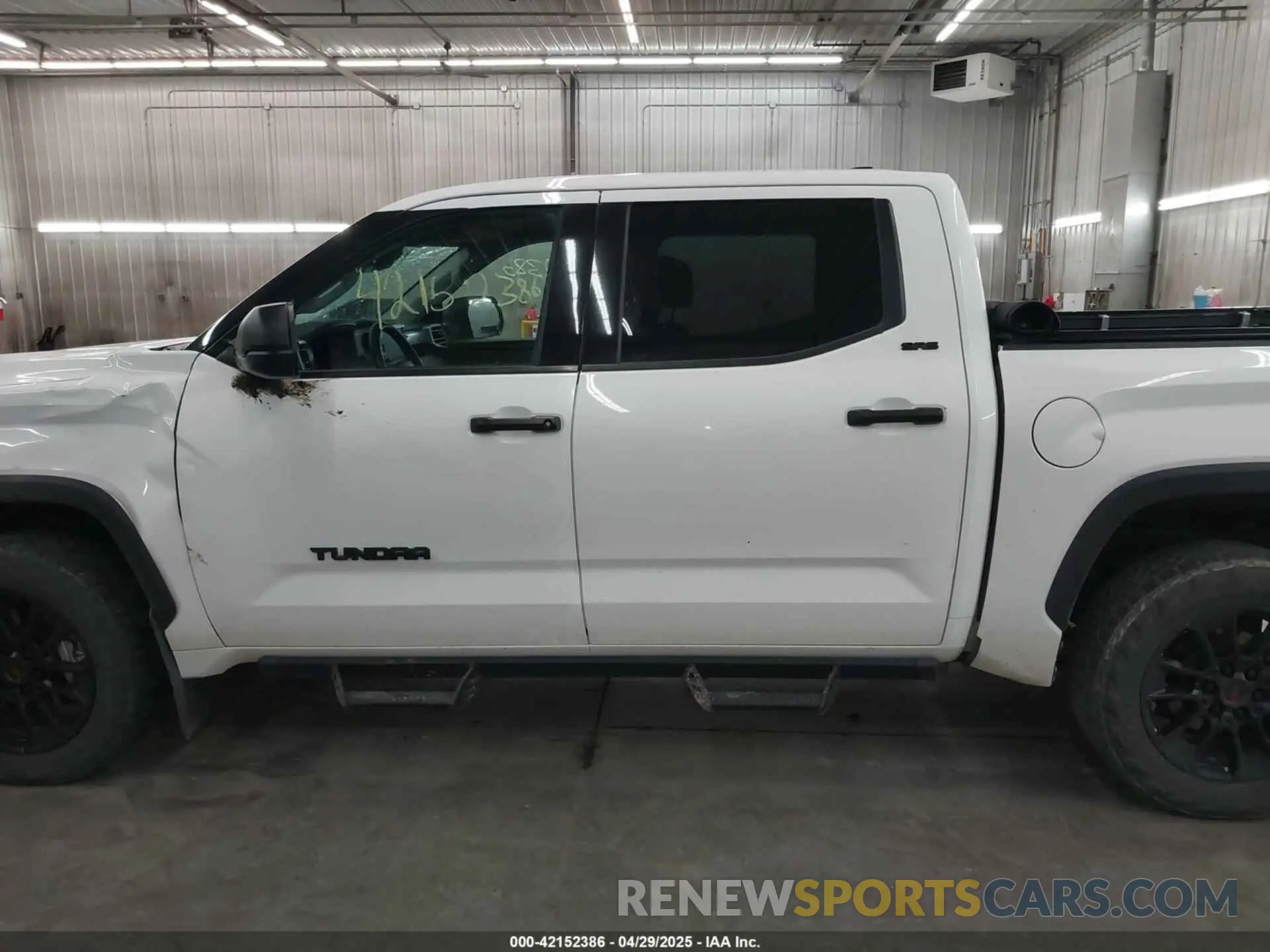 14 Photograph of a damaged car 5TFLA5DBXNX029202 TOYOTA TUNDRA 2022