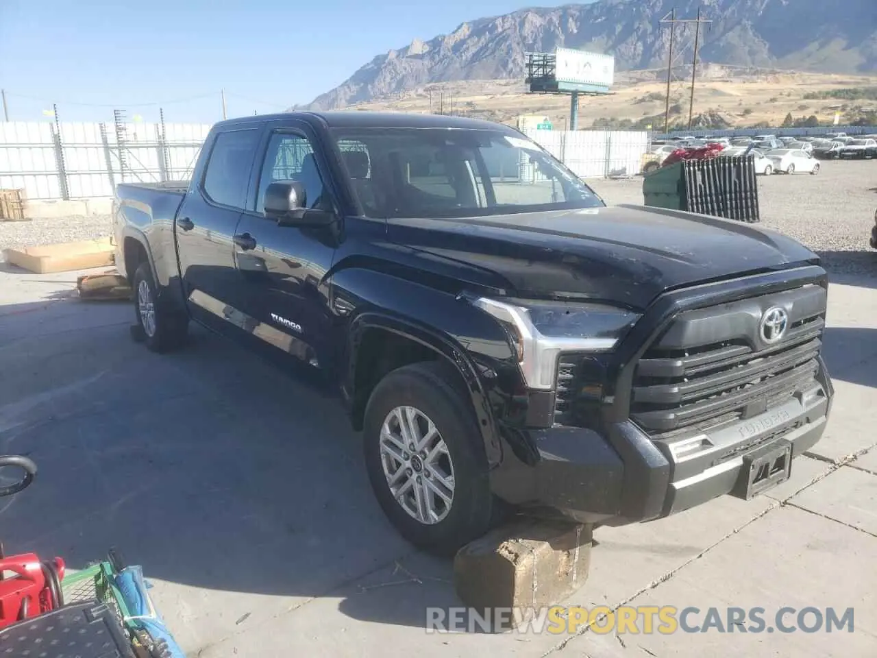 4 Photograph of a damaged car 5TFLA5EC5NX006269 TOYOTA TUNDRA 2022
