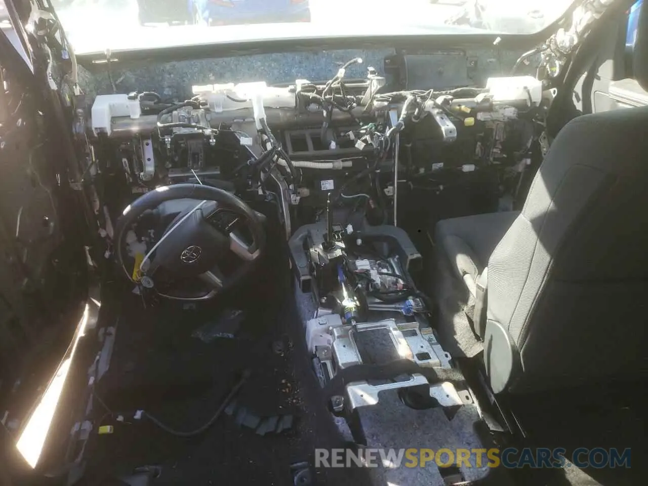 8 Photograph of a damaged car 5TFLA5EC5NX006269 TOYOTA TUNDRA 2022