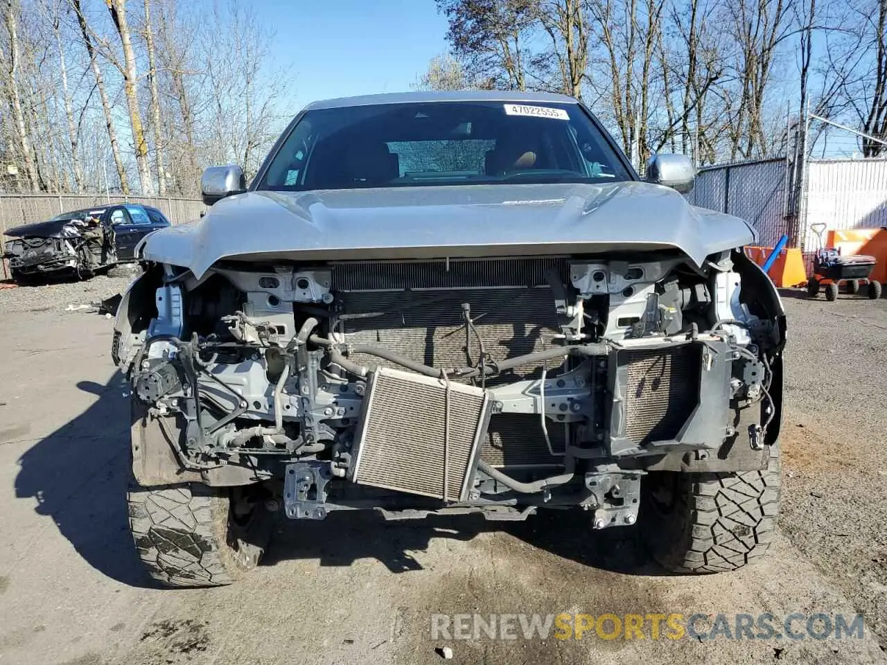 5 Photograph of a damaged car 5TFMA5EC9NX005128 TOYOTA TUNDRA 2022