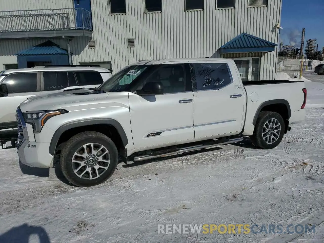 1 Photograph of a damaged car 5TFMC5DB8NX011490 TOYOTA TUNDRA 2022