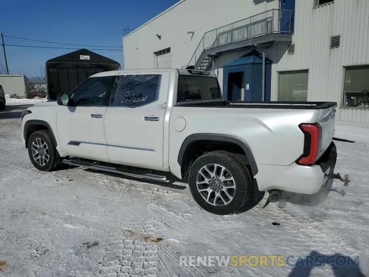 2 Photograph of a damaged car 5TFMC5DB8NX011490 TOYOTA TUNDRA 2022