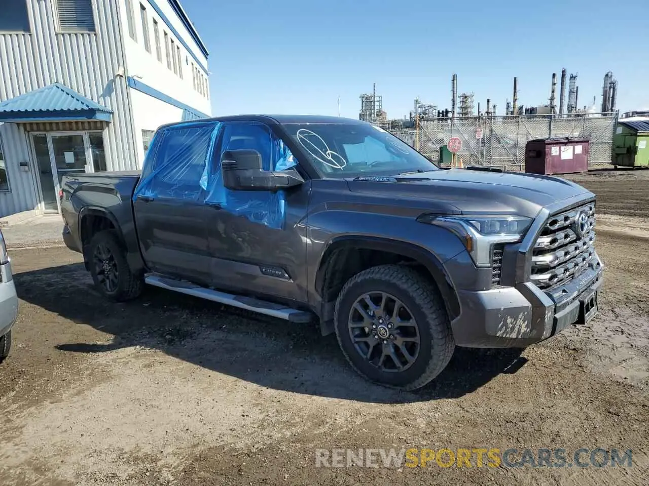4 Photograph of a damaged car 5TFNC5DB3NX008341 TOYOTA TUNDRA 2022