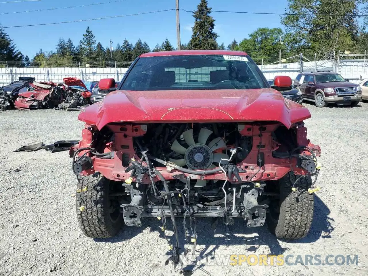 5 Photograph of a damaged car 5TFNC5EC0NX001922 TOYOTA TUNDRA 2022