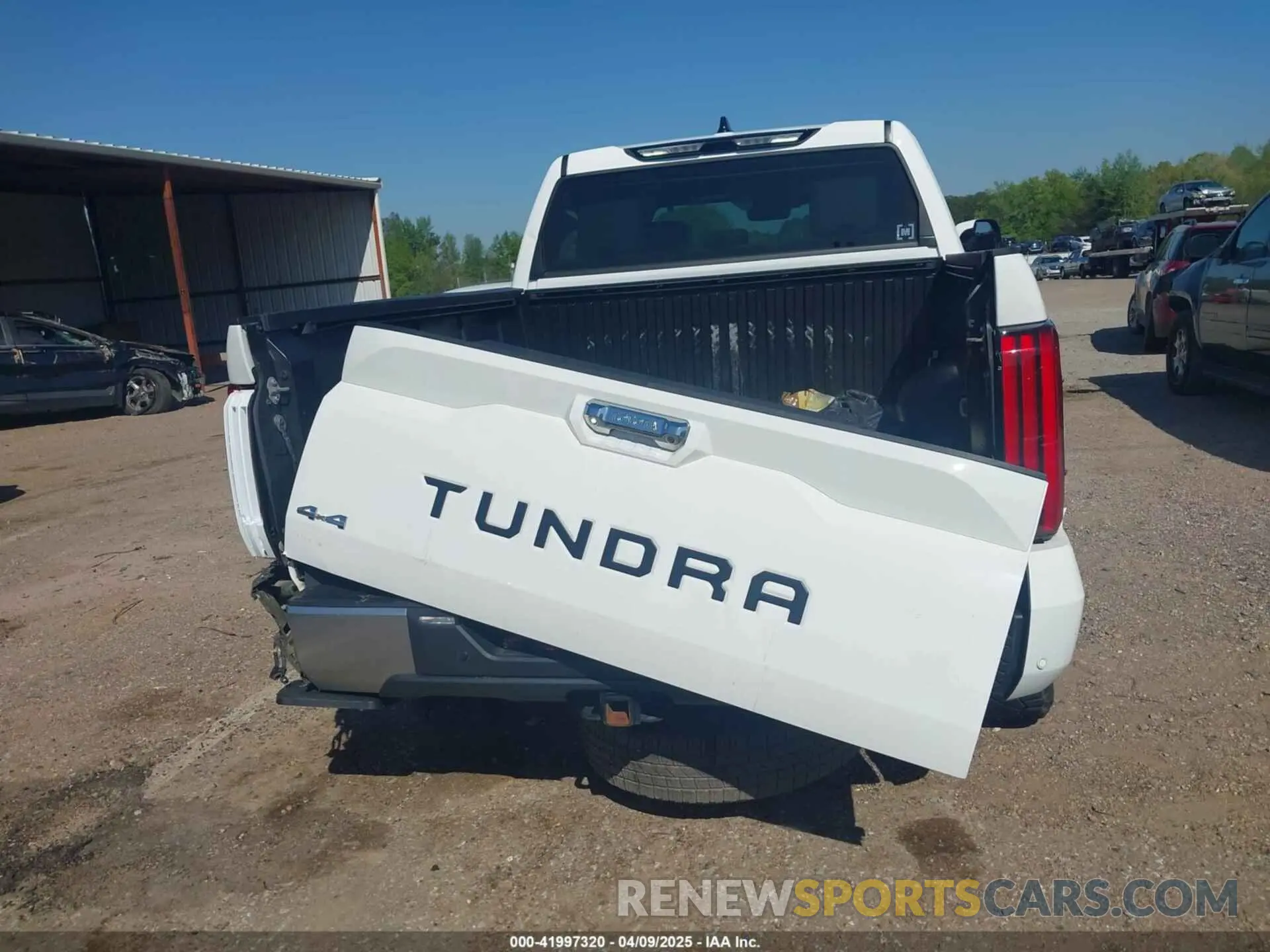 18 Photograph of a damaged car 5TFJA5DB1PX078704 TOYOTA TUNDRA 2023
