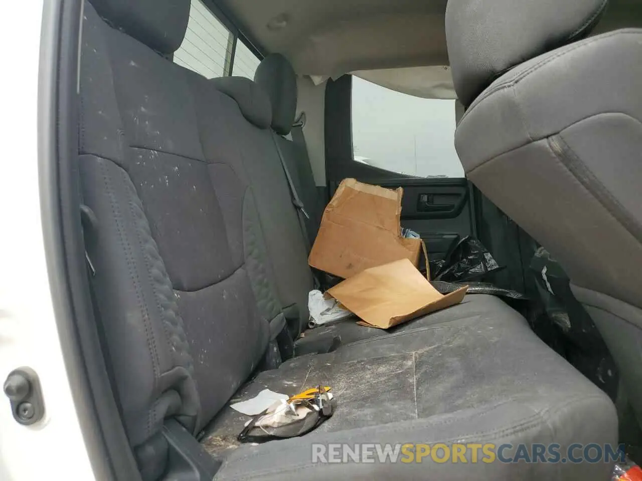 10 Photograph of a damaged car 5TFKB5AAXPX020233 TOYOTA TUNDRA 2023