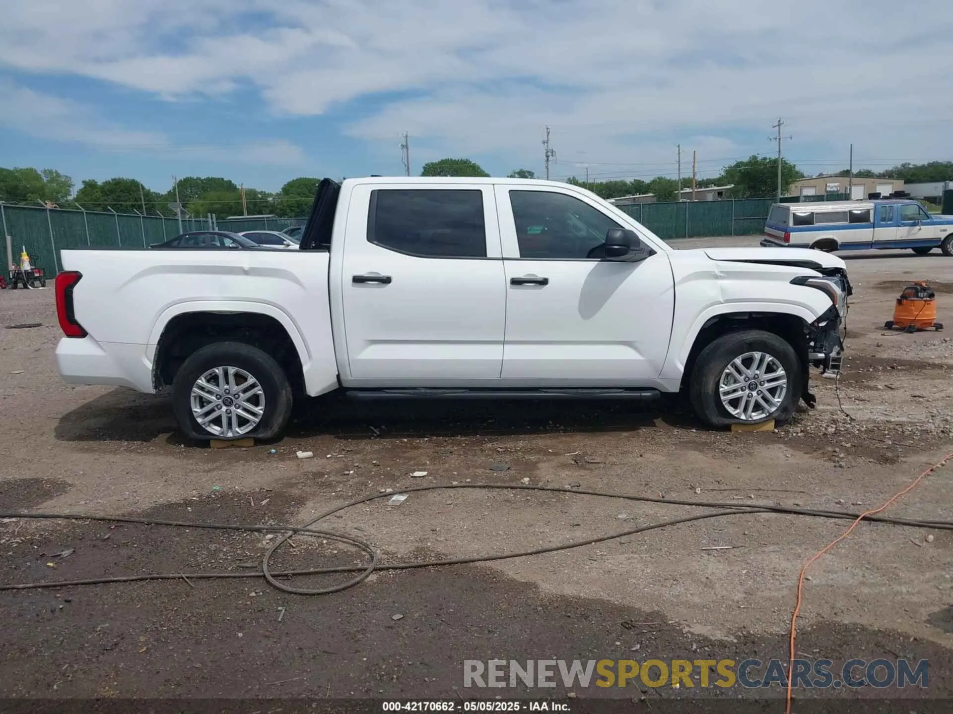 14 Photograph of a damaged car 5TFKB5AB1PX022946 TOYOTA TUNDRA 2023