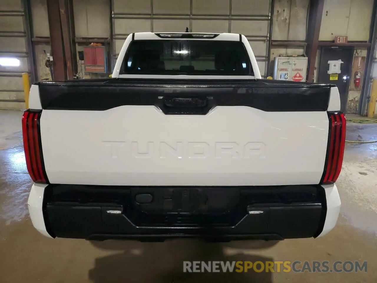 6 Фотография поврежденного автомобиля 5TFKB5AB5PX022836 TOYOTA TUNDRA 2023
