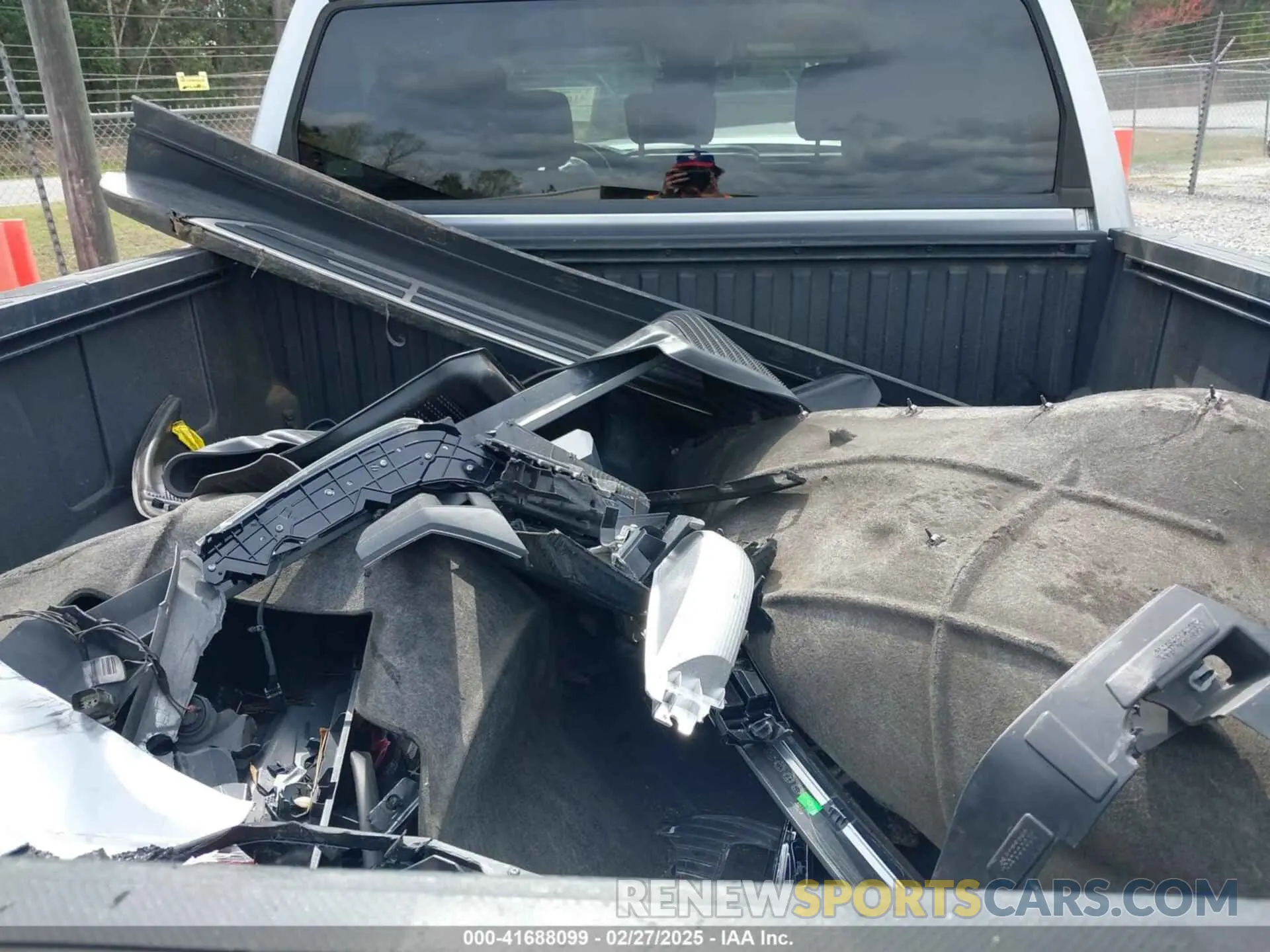 8 Photograph of a damaged car 5TFLA5DB5PX075457 TOYOTA TUNDRA 2023
