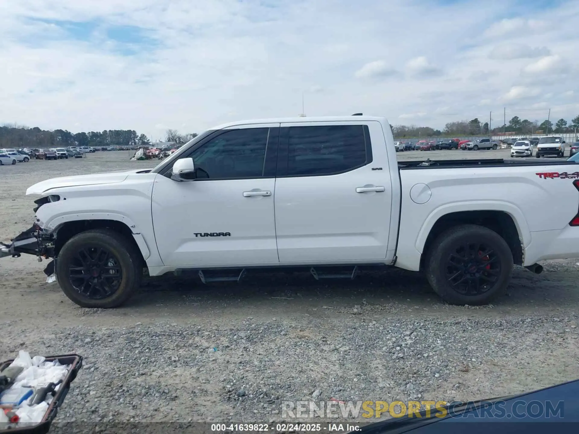 14 Photograph of a damaged car 5TFLA5DB8PX080782 TOYOTA TUNDRA 2023