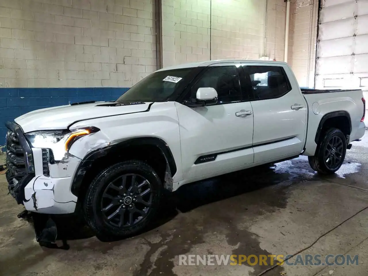 1 Photograph of a damaged car 5TFNC5DB5PX032370 TOYOTA TUNDRA 2023
