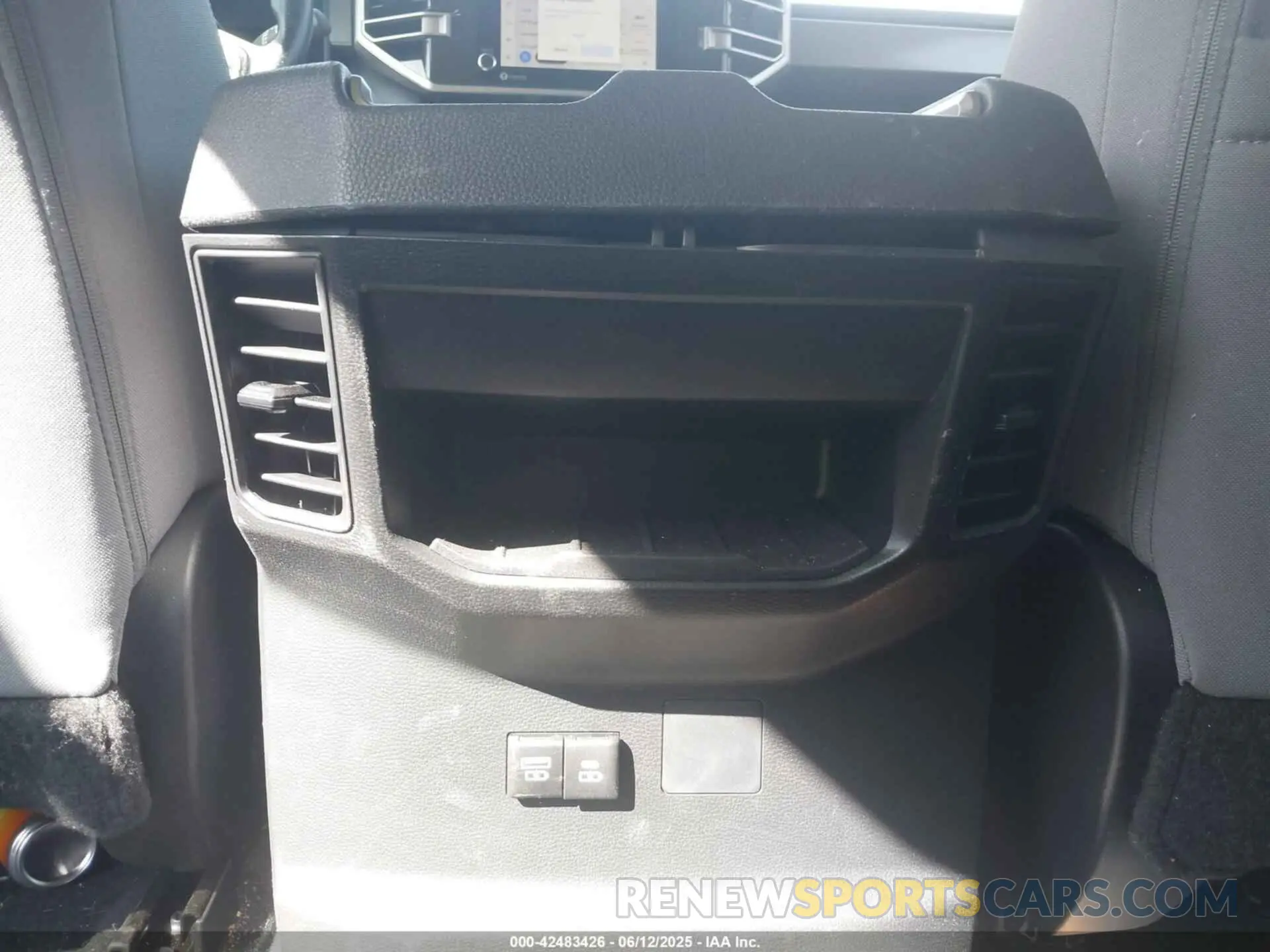 18 Photograph of a damaged car 5TFLA5DB3RX216951 TOYOTA TUNDRA 2024