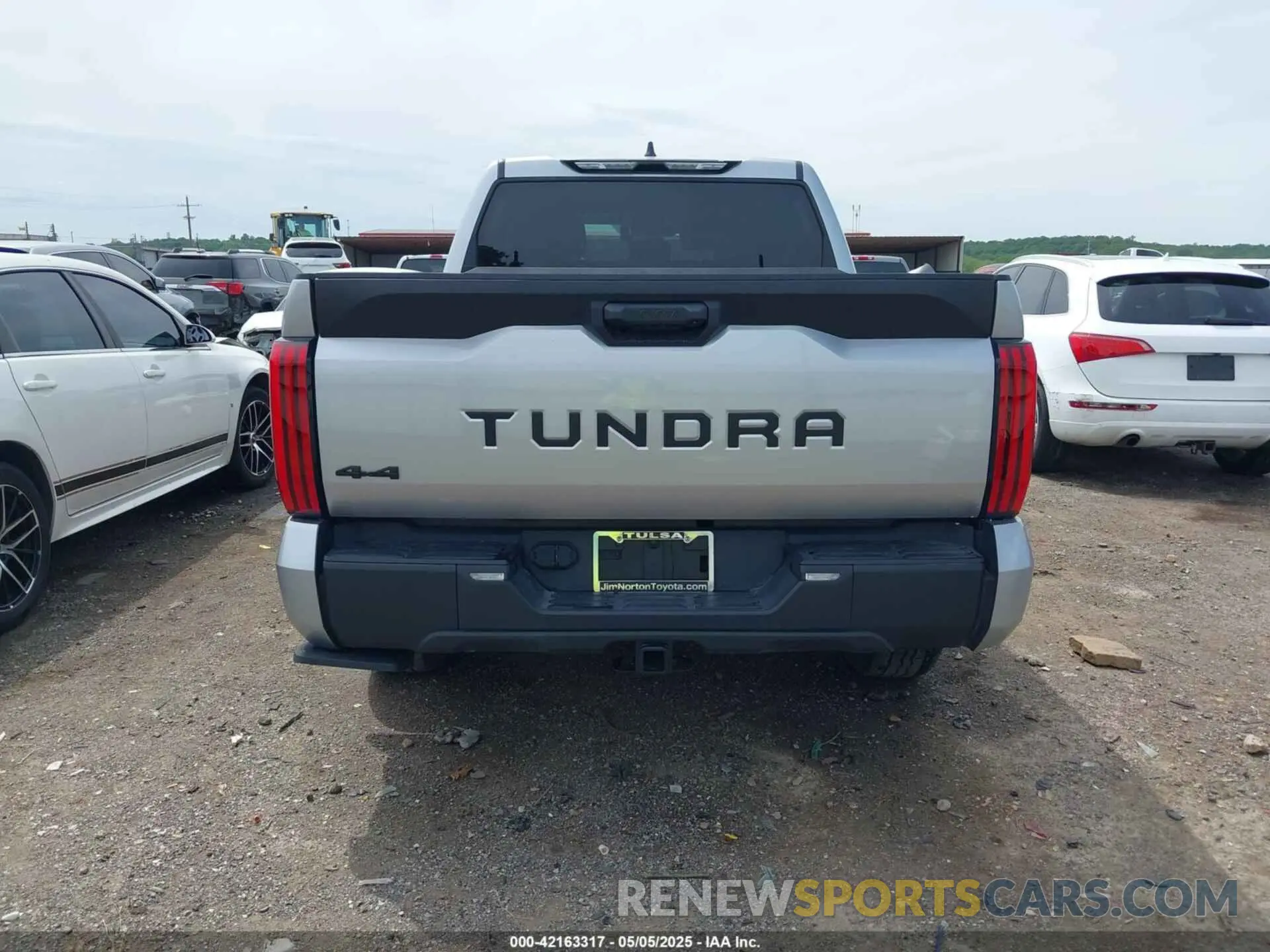 17 Photograph of a damaged car 5TFLA5DB9RX195023 TOYOTA TUNDRA 2024