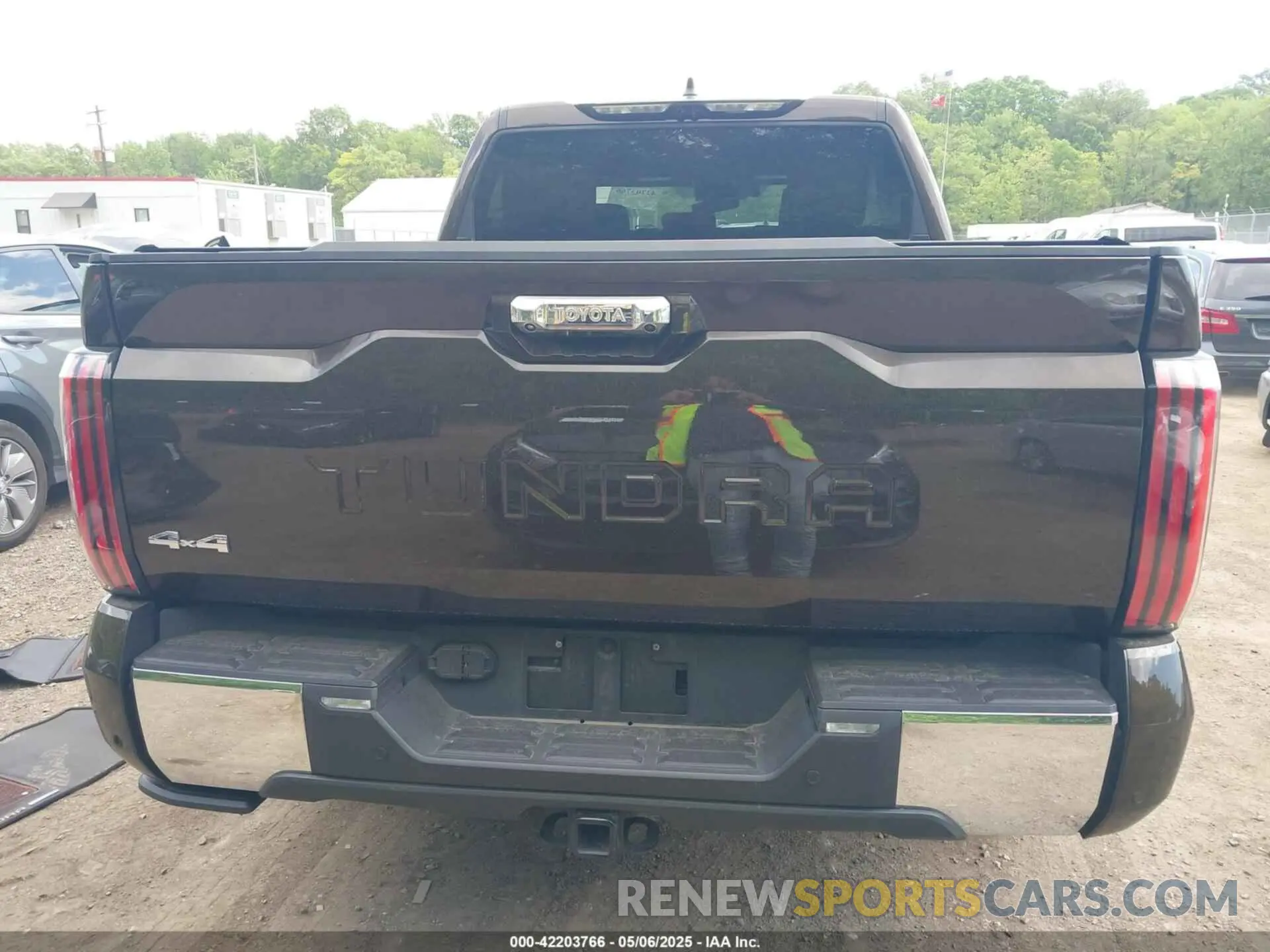 16 Photograph of a damaged car 5TFMA5DB5RX145336 TOYOTA TUNDRA 2024