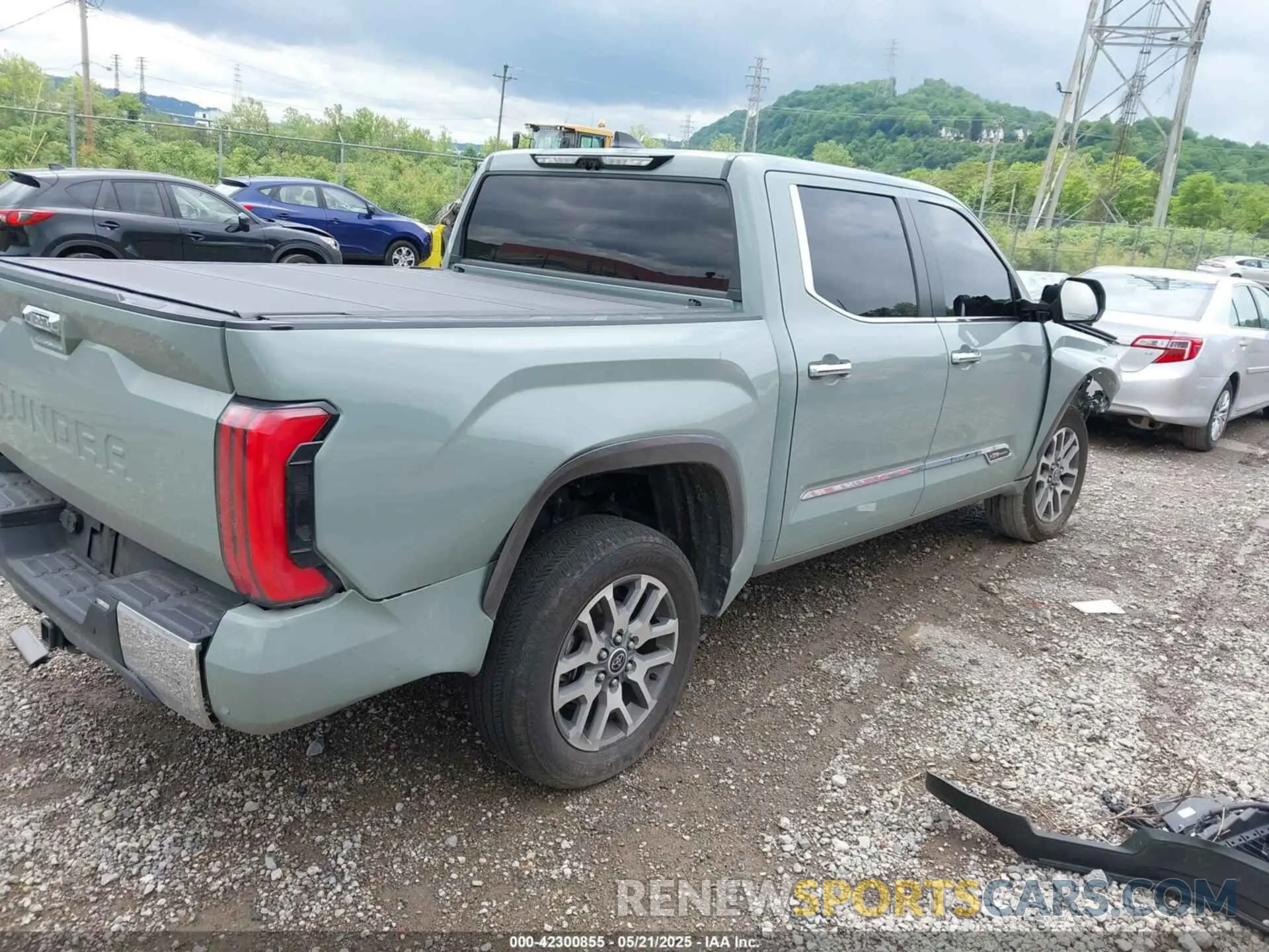4 Photograph of a damaged car 5TFMA5DB7RX237449 TOYOTA TUNDRA 2024