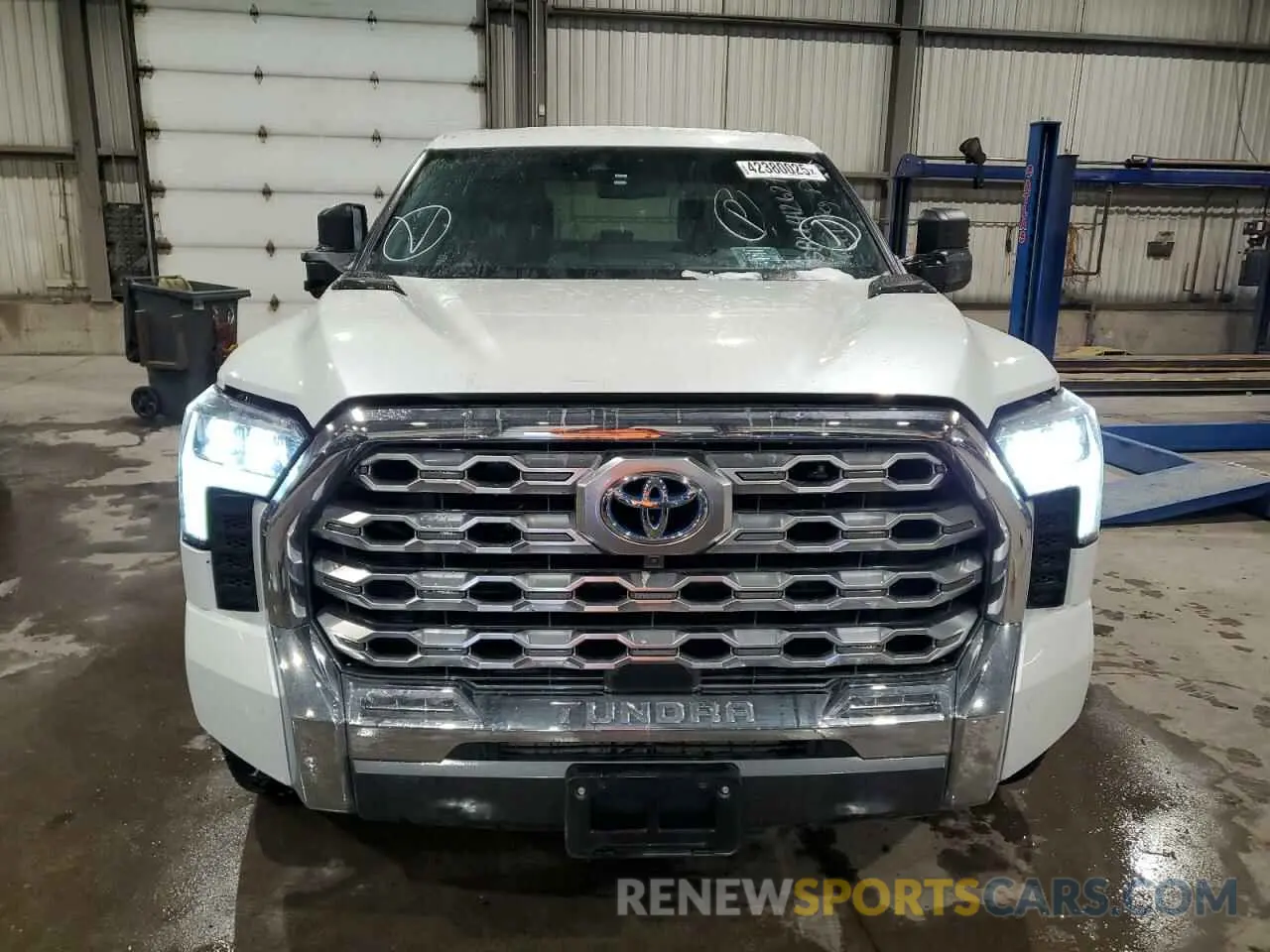 5 Photograph of a damaged car 5TFMC5DB3RX044192 TOYOTA TUNDRA 2024