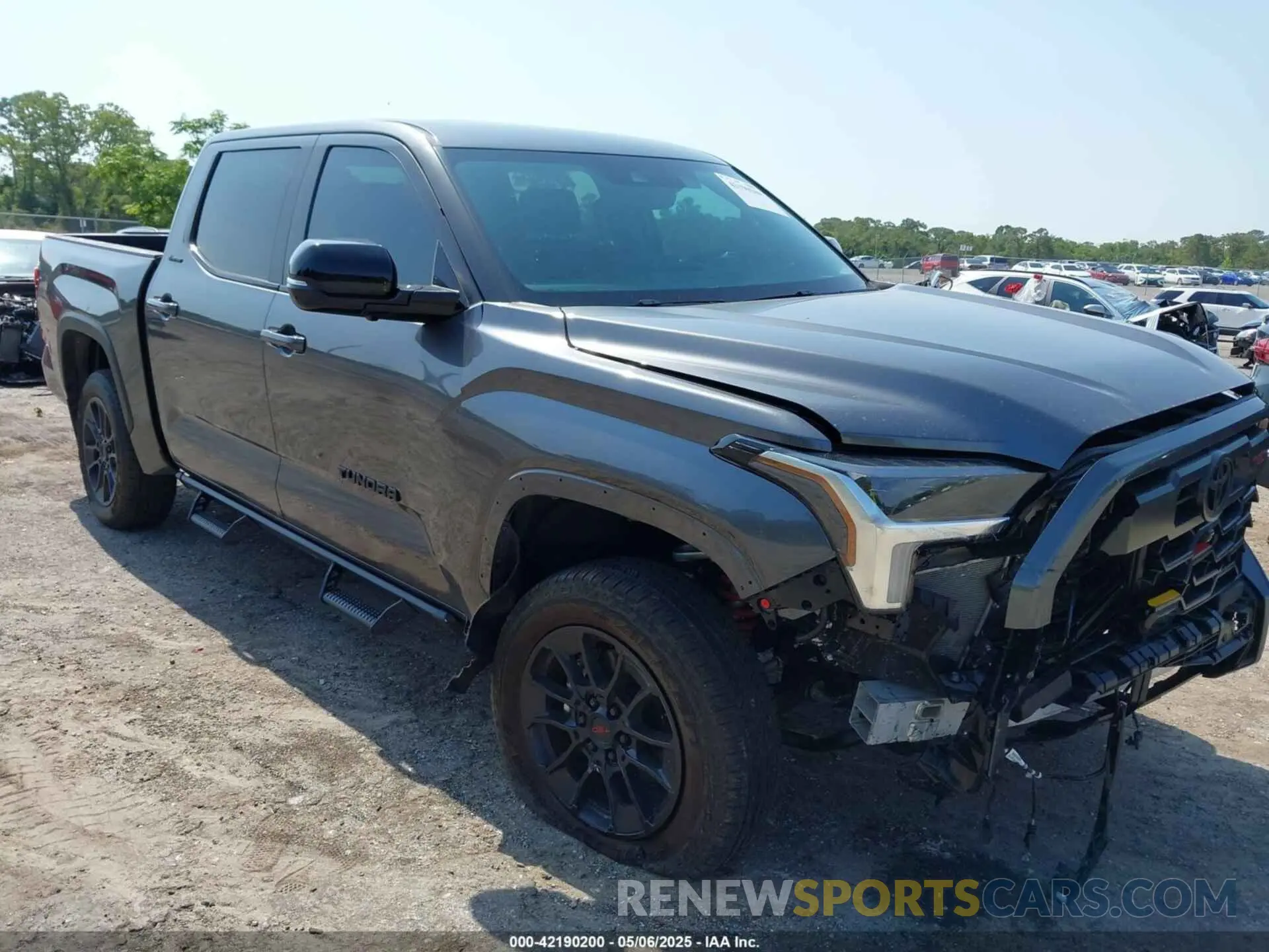 1 Photograph of a damaged car 5TFWA5DB1RX163874 TOYOTA TUNDRA 2024