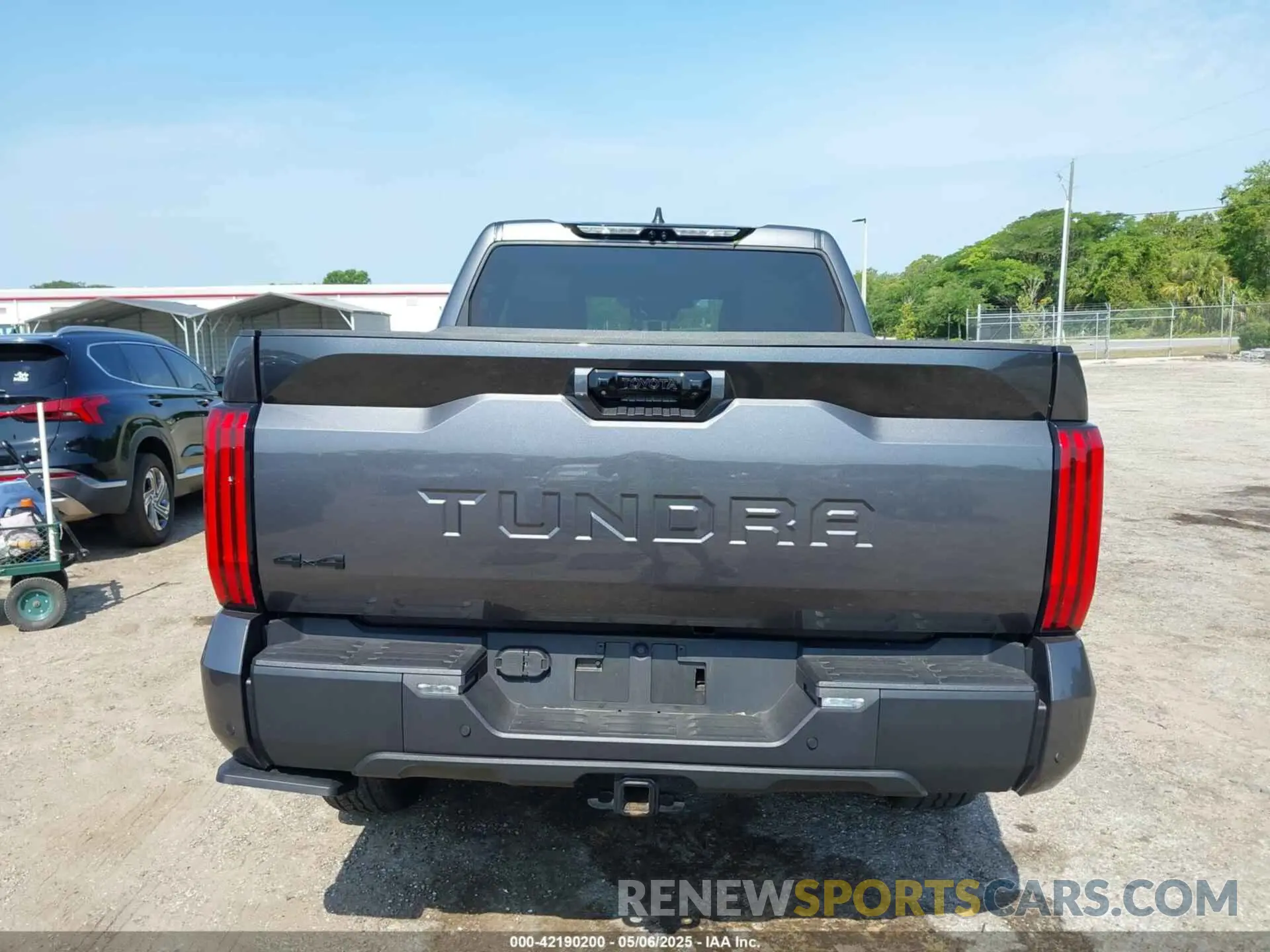 16 Photograph of a damaged car 5TFWA5DB1RX163874 TOYOTA TUNDRA 2024