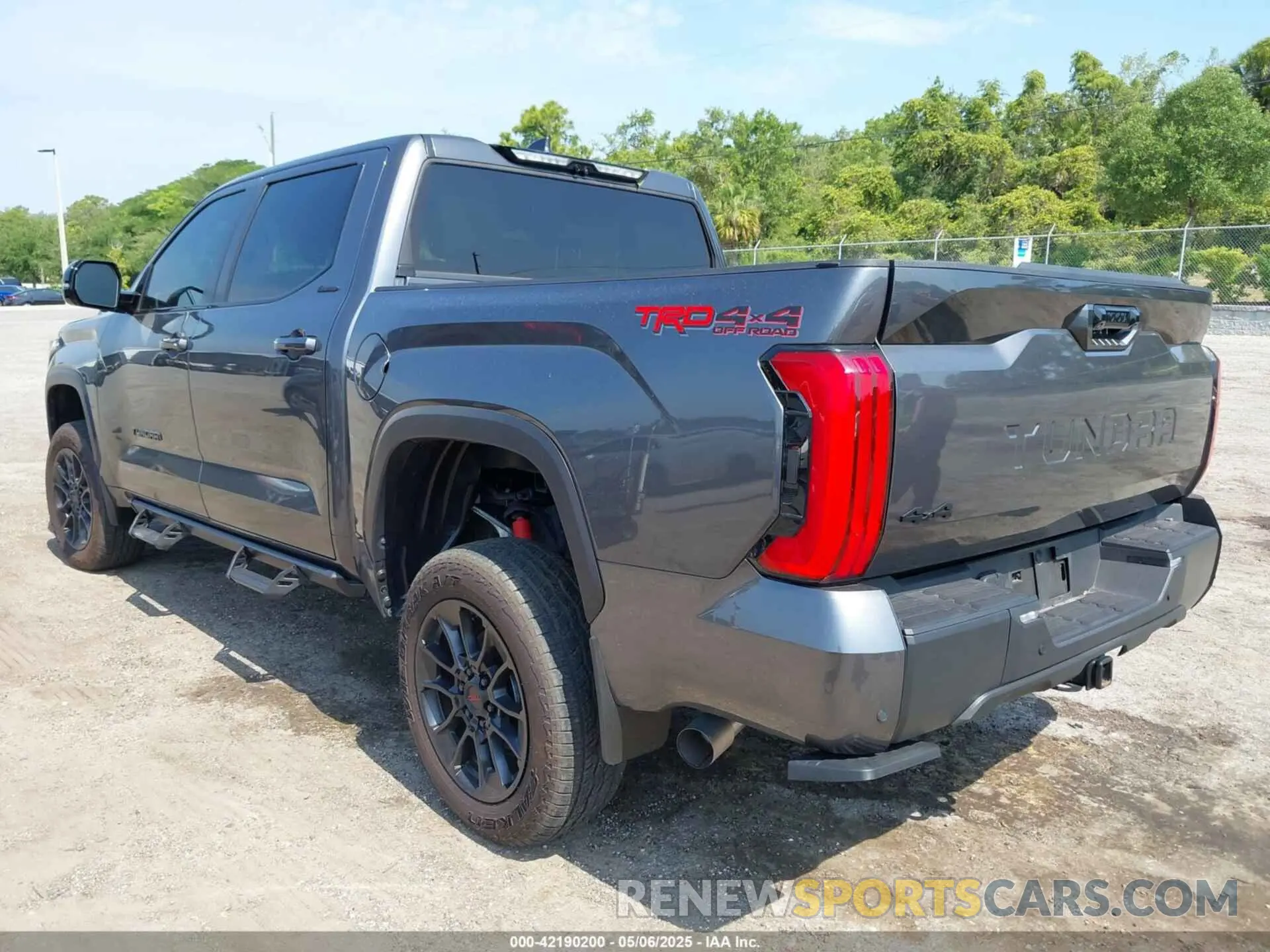 3 Photograph of a damaged car 5TFWA5DB1RX163874 TOYOTA TUNDRA 2024