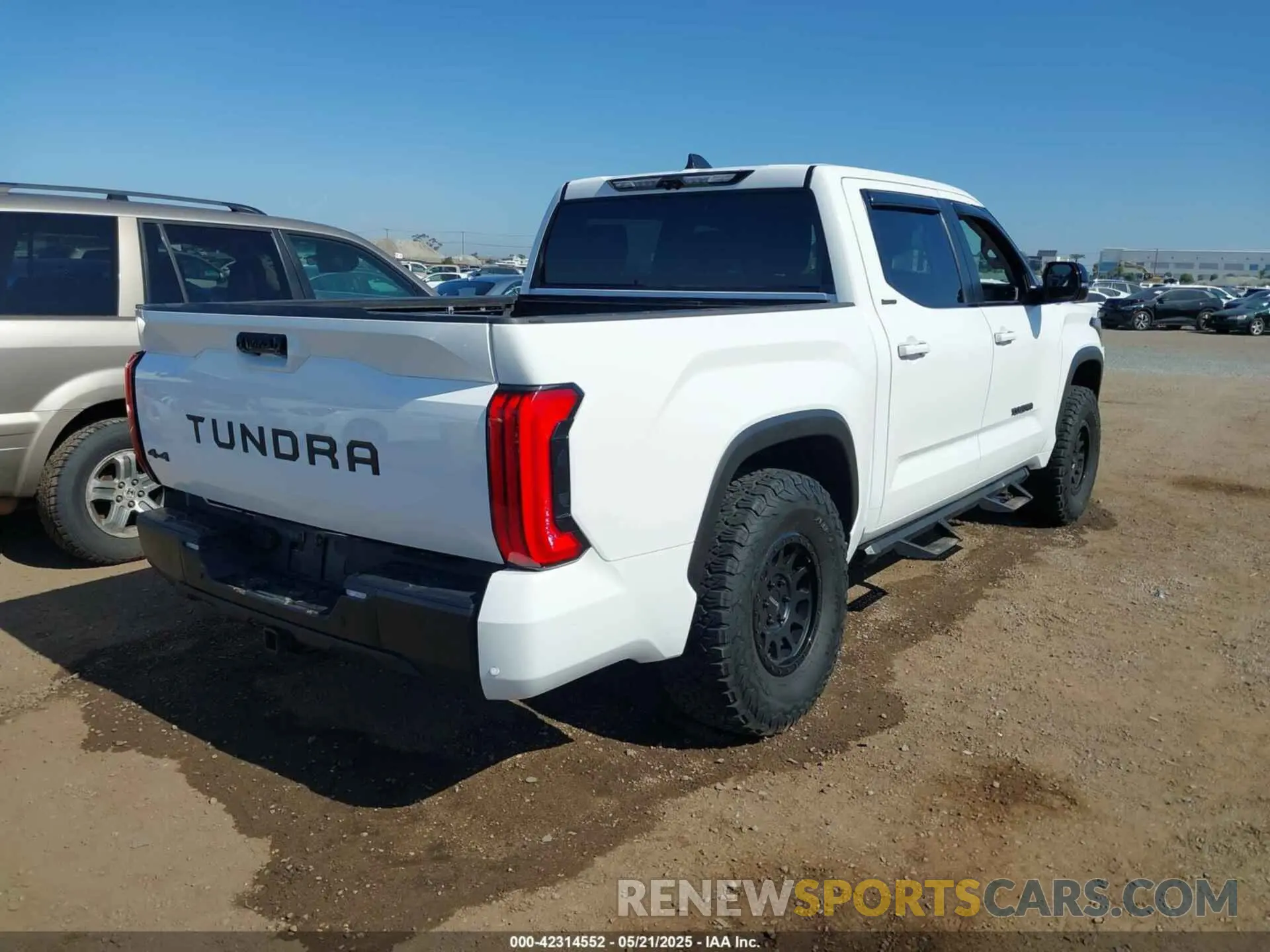 4 Фотография поврежденного автомобиля 5TFWA5DB5RX185795 TOYOTA TUNDRA 2024
