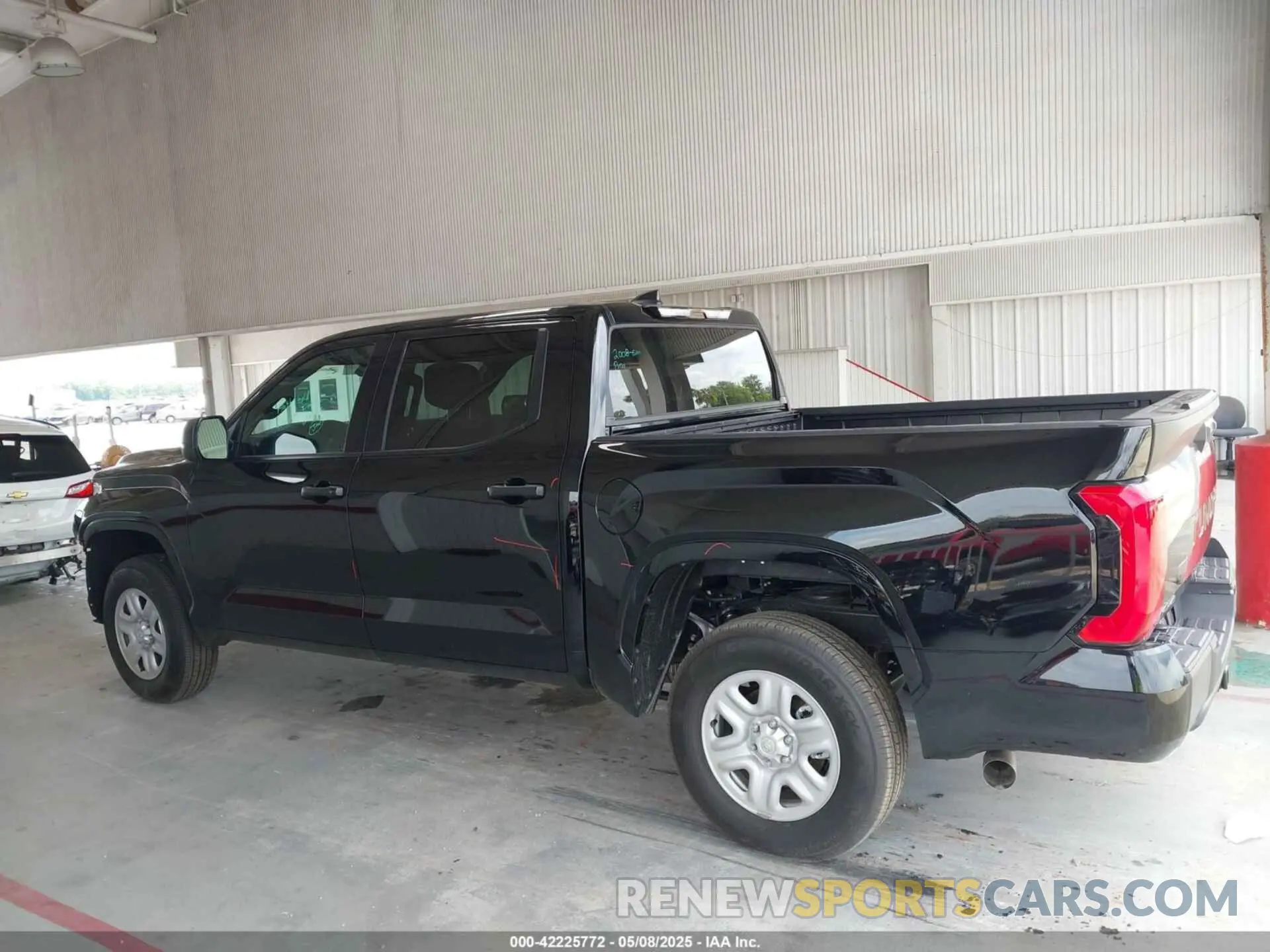 15 Photograph of a damaged car 5TFKB5DB9SX282404 TOYOTA TUNDRA 2025