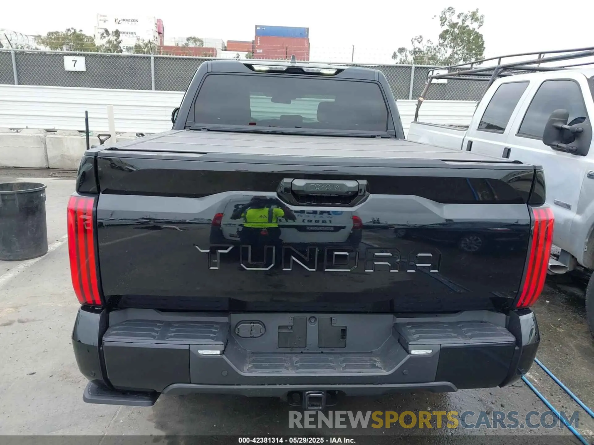 16 Photograph of a damaged car 5TFLA5AB3SX045547 TOYOTA TUNDRA 2025
